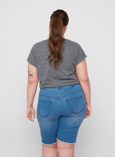 Short en jean moulant avec bords bruts, Blue Denim, Model image number 1