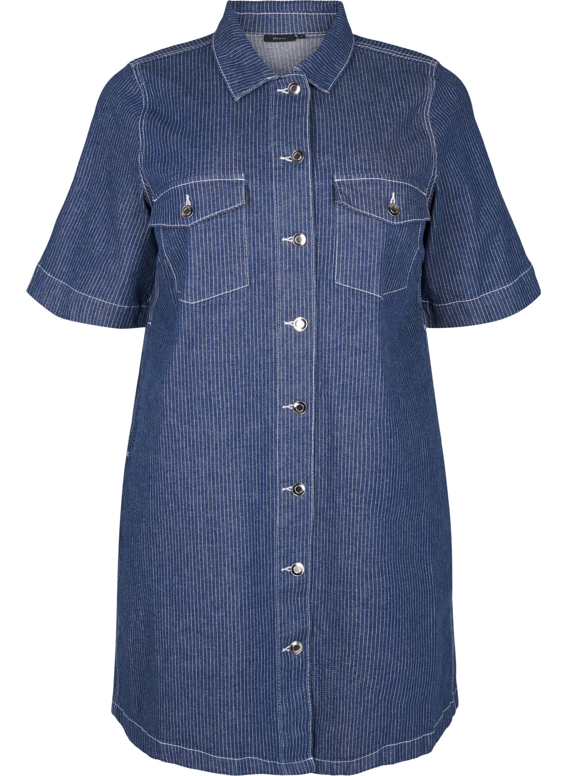 Zizzi Robe en denim &agrave; rayures avec poches poitrine, Blue Denim Stripe, Packshot image number 0