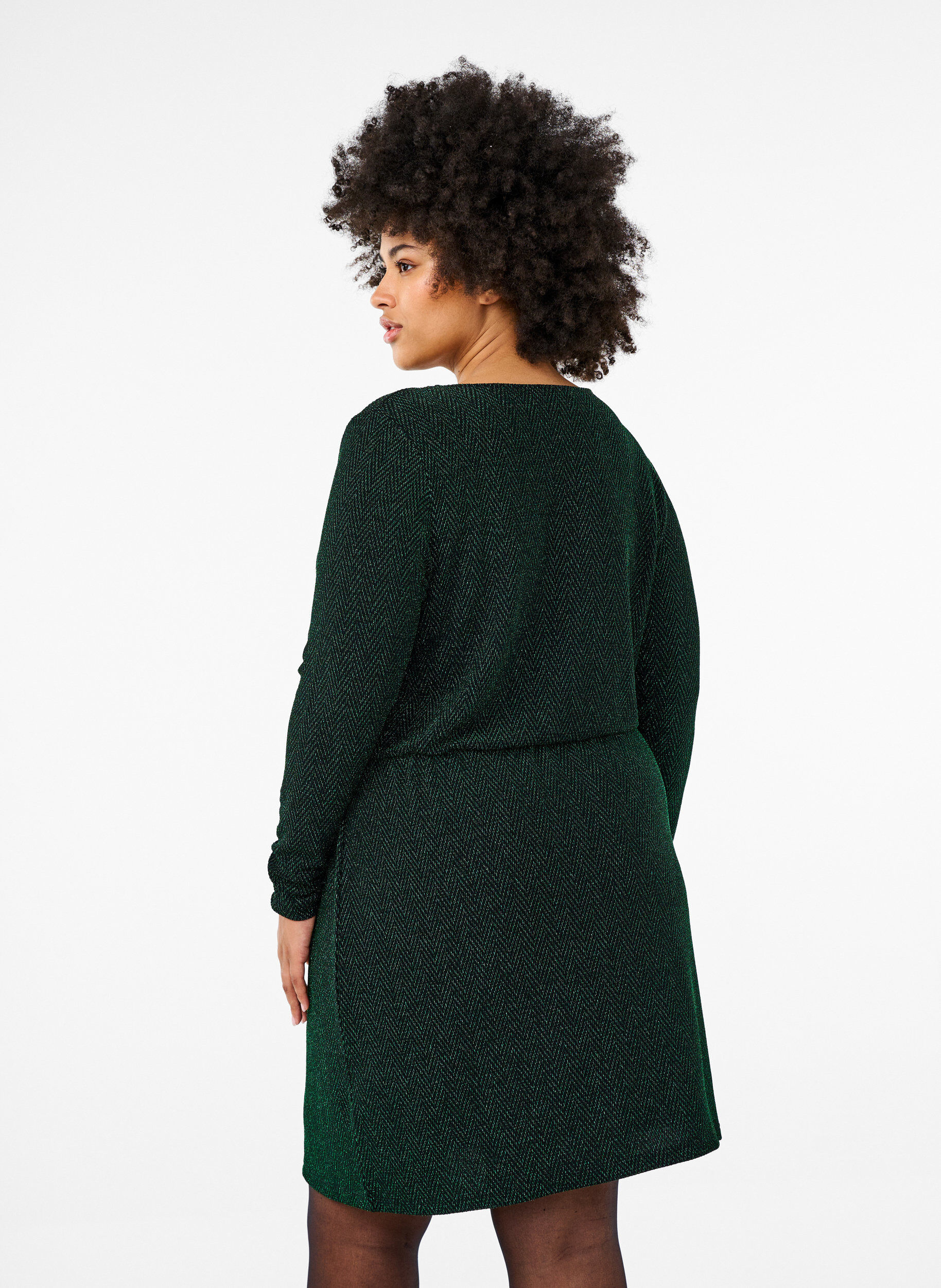 Zizzi Robe paillet&eacute;e avec motif en zigzag, Scarab ZigZagShimmer, Model image number 1