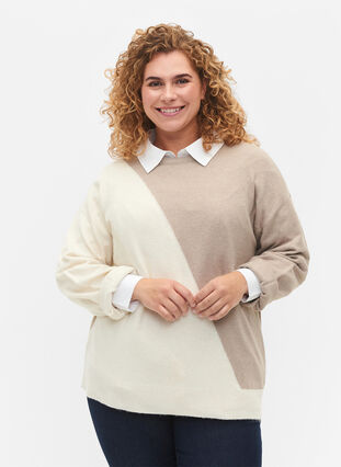 Blouse tricotée à encolure ronde et à blocs de couleurs, Simply Taupe Comb, Model image number 0