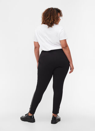 Pantalon avec poches et passepoil, Black w. White, Model image number 1