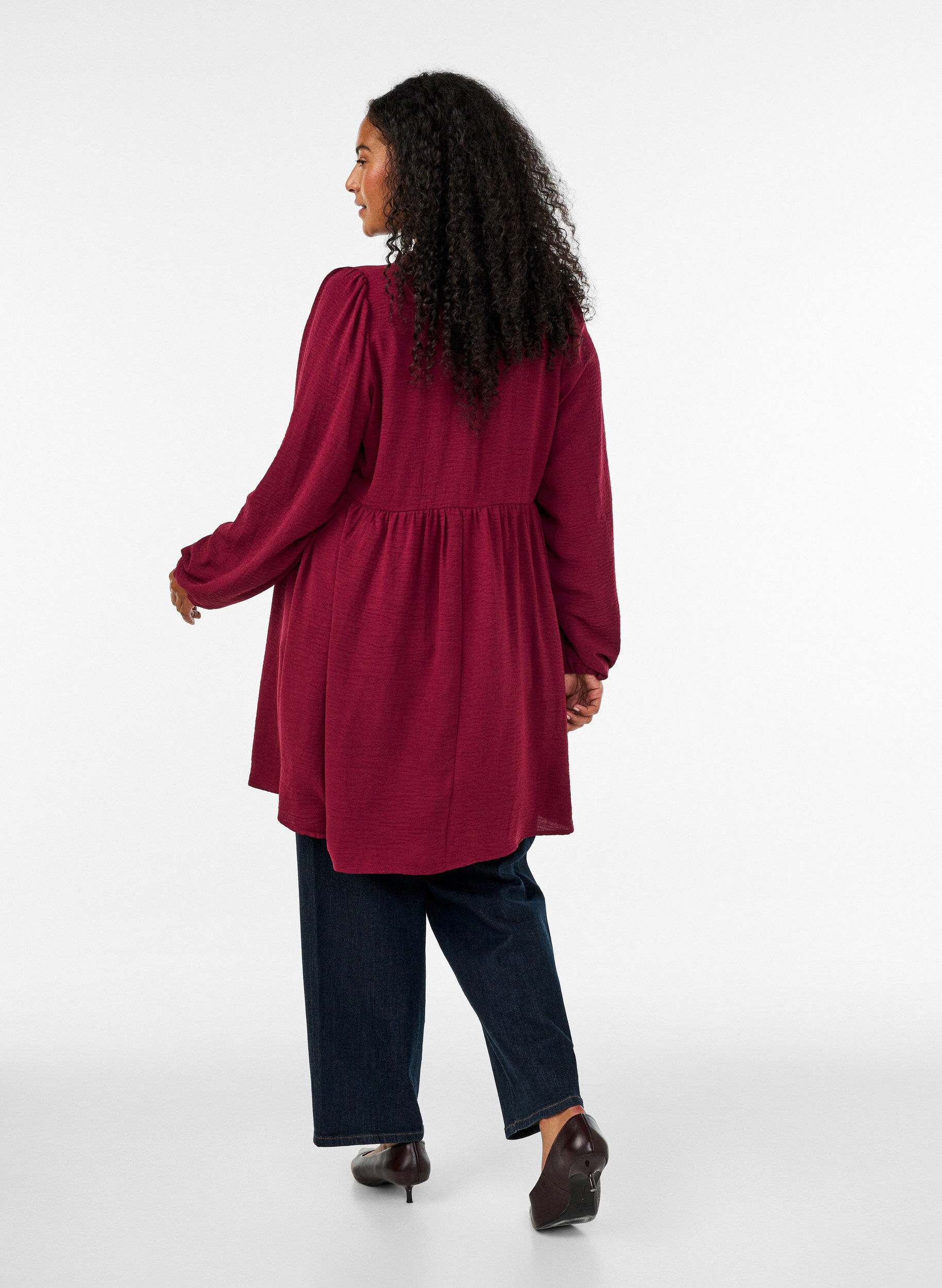 ZizziRobe coupe &eacute;vas&eacute;e avec une taille empire, Rouge, Model image number 2