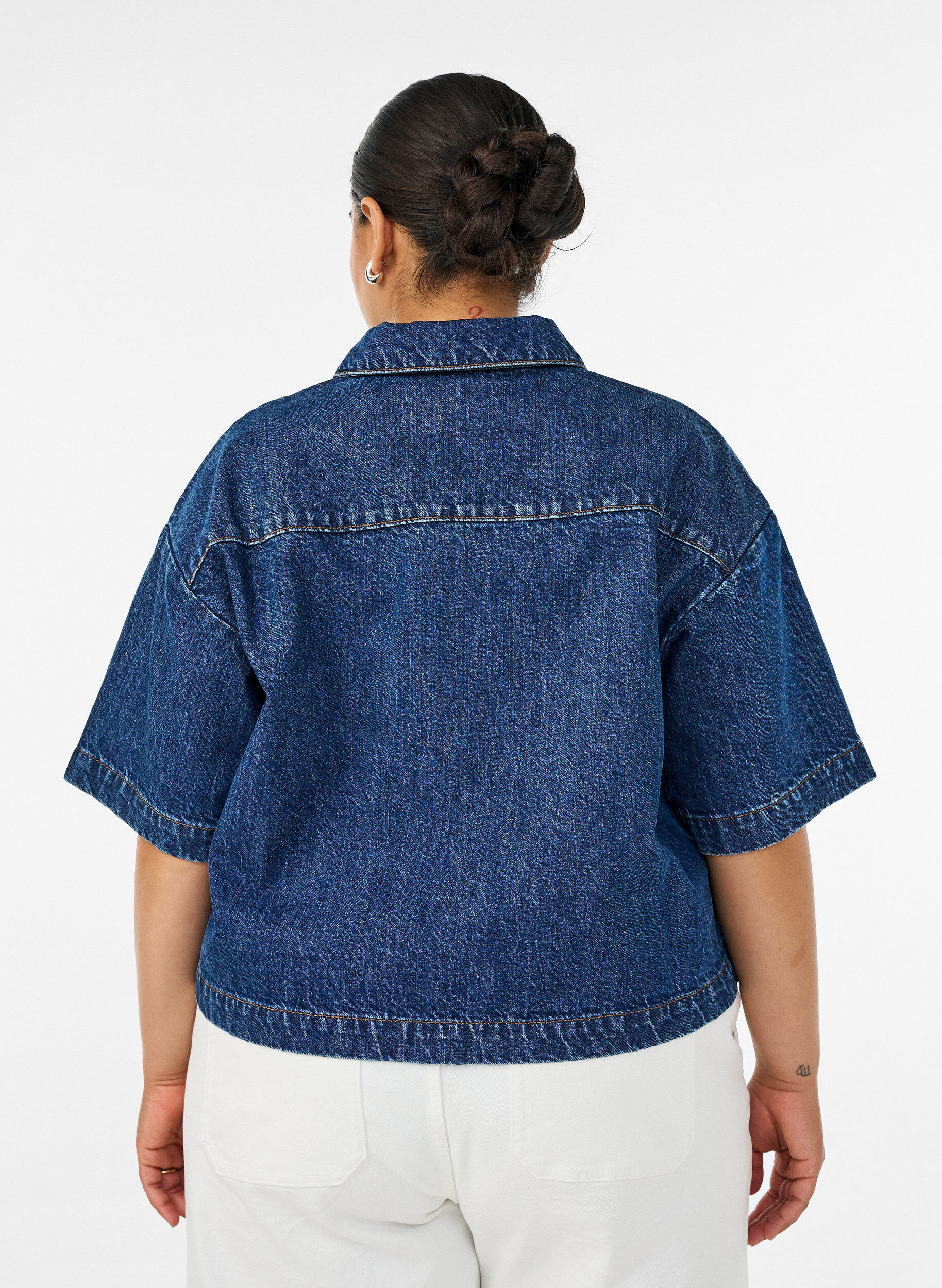 ZizziVeste en jean &agrave; manches courtes avec fermeture &agrave; boutons, Bleu, Model image number 2