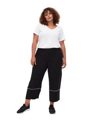 Pantalon en viscose avec poches, Black, Model image number 3