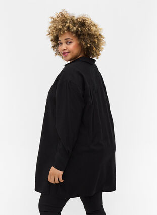 Chemise longue en viscose avec poches et fente, Black, Model image number 1