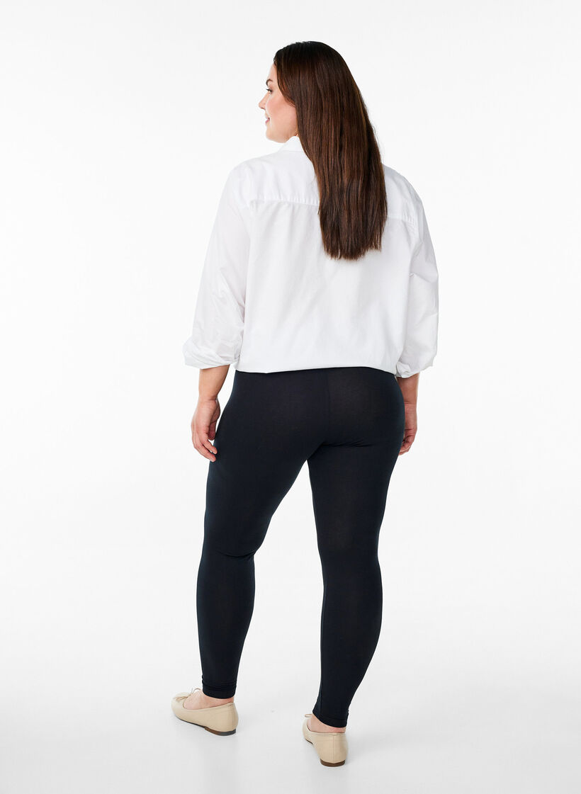 Basic legging in viscose, Zwart, Model
