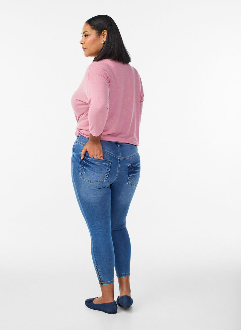 Jean crop Amy avec d&eacute;tails zipp&eacute;s, Bleu, Model image number 1