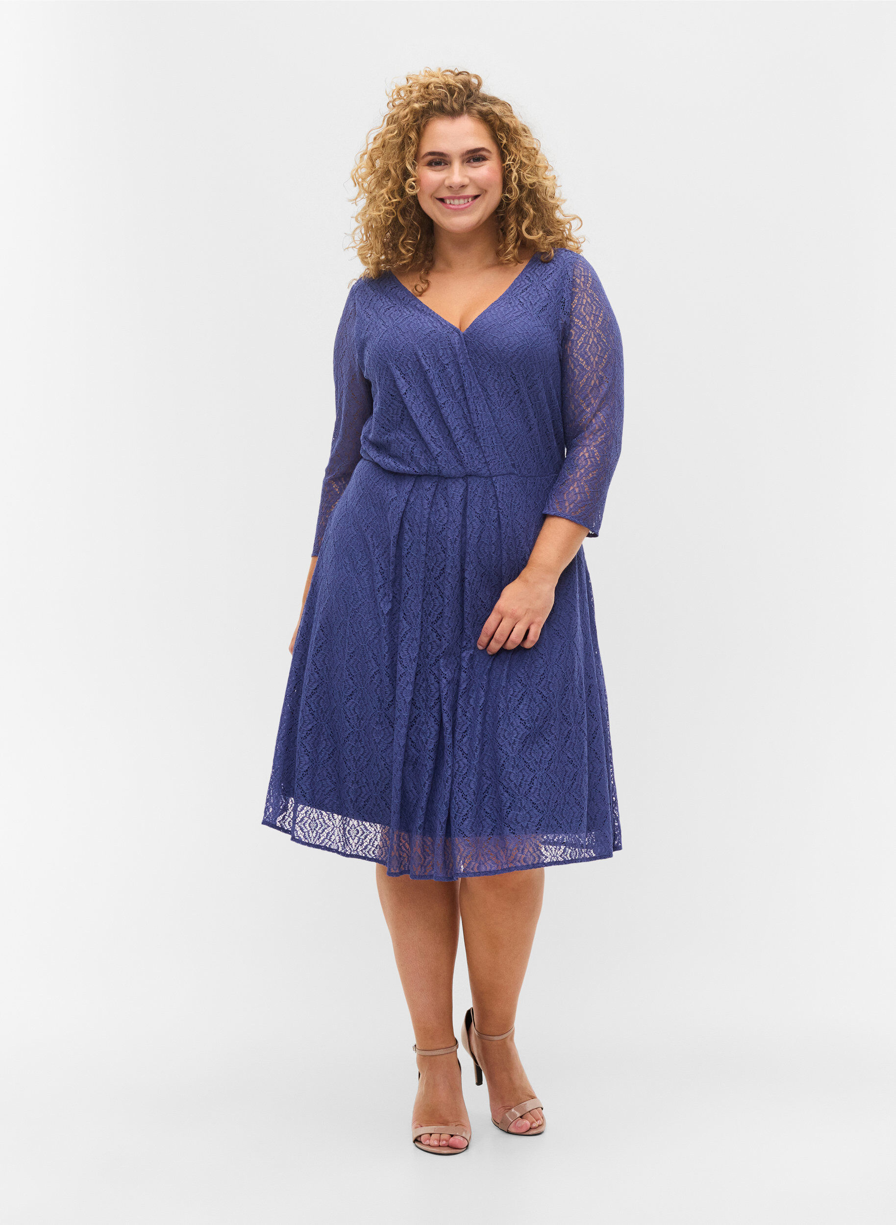 Zizzi Robe en dentelle &agrave; col en V et manches 3/4, Bleu, Model image number 1