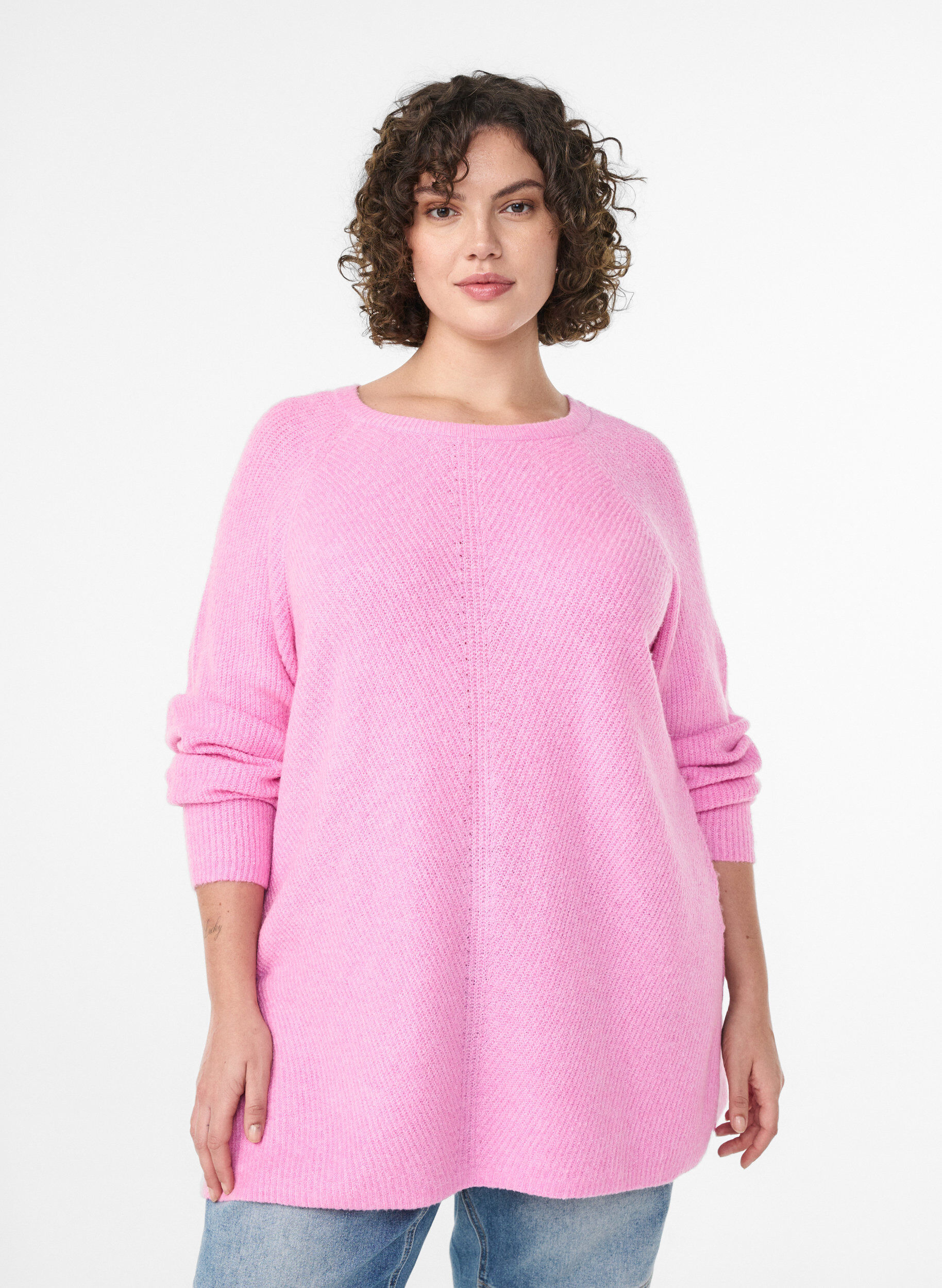 Pull en maille &agrave; motif diagonal et manches raglan, Rose, Model
