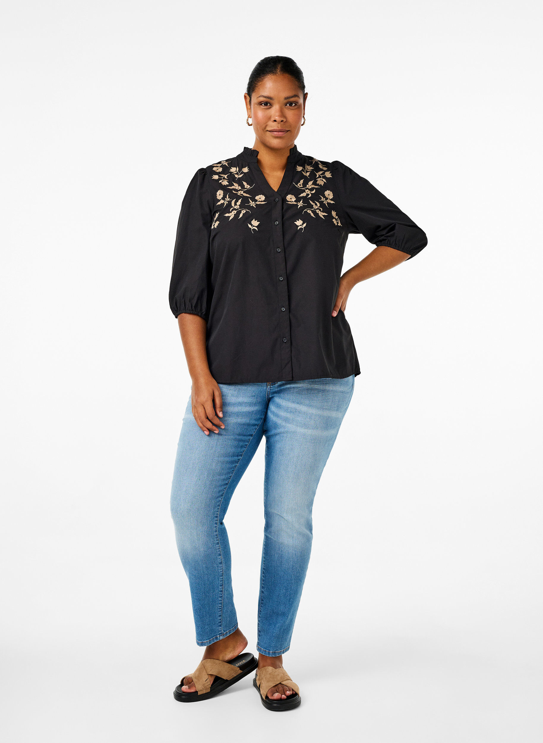 ZizziOverhemdblouse met geborduurde bloemen en 3/4 mouwen, Black W. Beige Emb. , Model image number 2