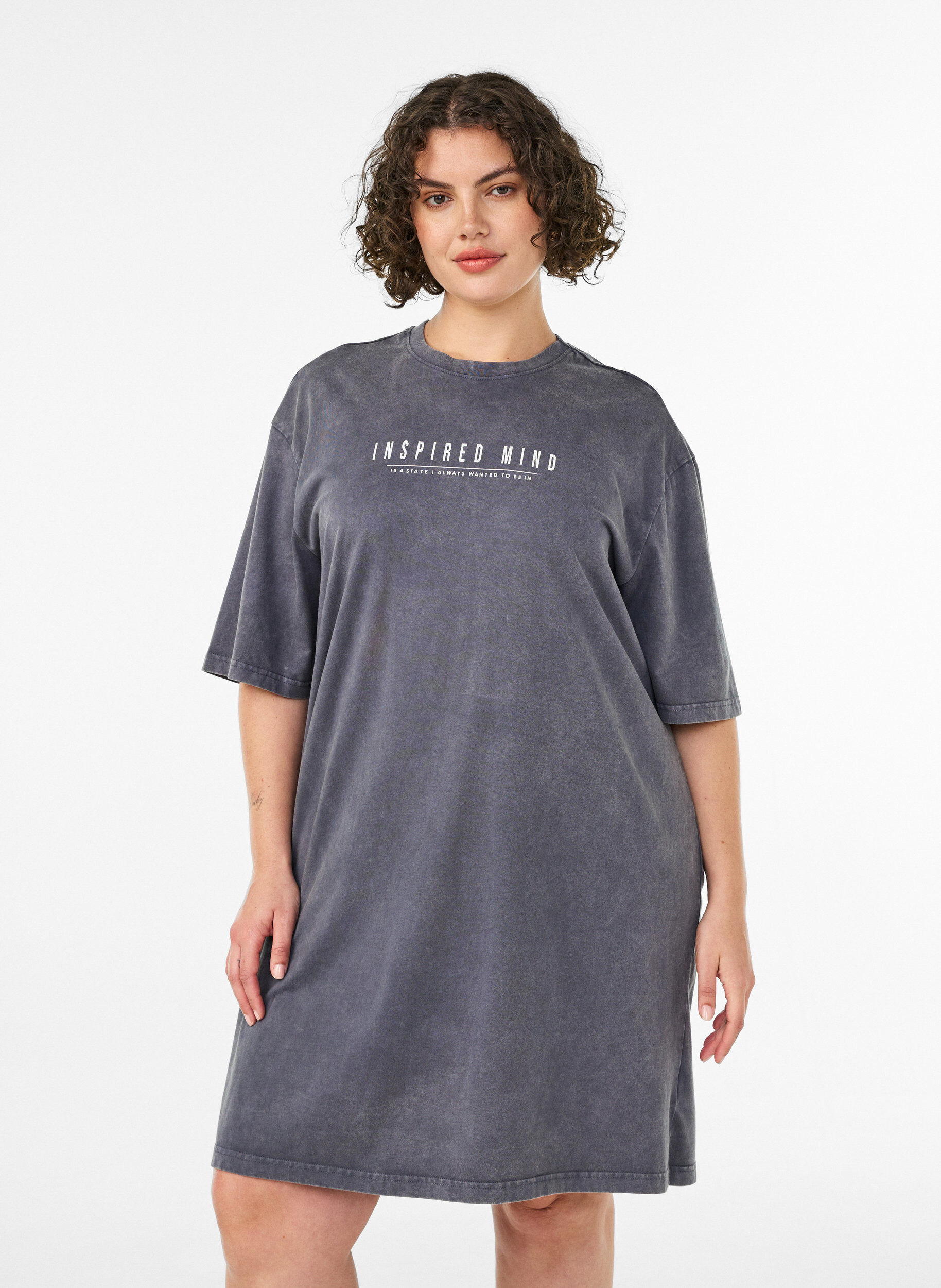 Losse T-shirt jurk met een gewassen look, Grijs, Model
