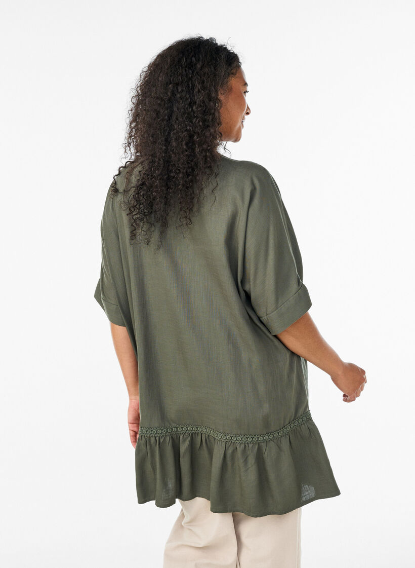 Viscose tuniek met knopen en rucherand, Groen, Model image number 2