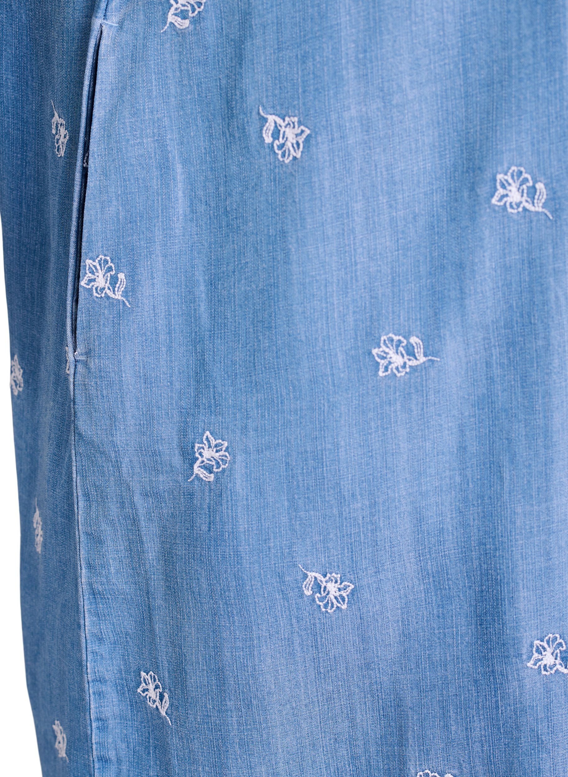 ZizziRobe en lyocell avec un aspect denim et des fleurs brod&eacute;es, Bleu Clair, Packshot image number 3