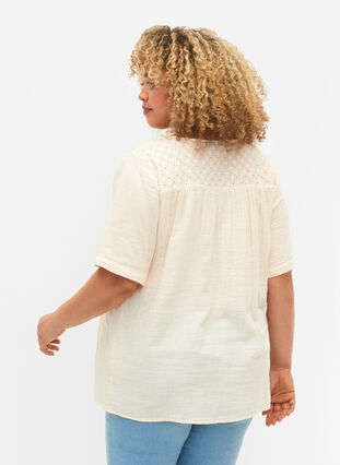 Katoenen blouse met borduursel en korte mouwen, Buttercream, Model image number 1