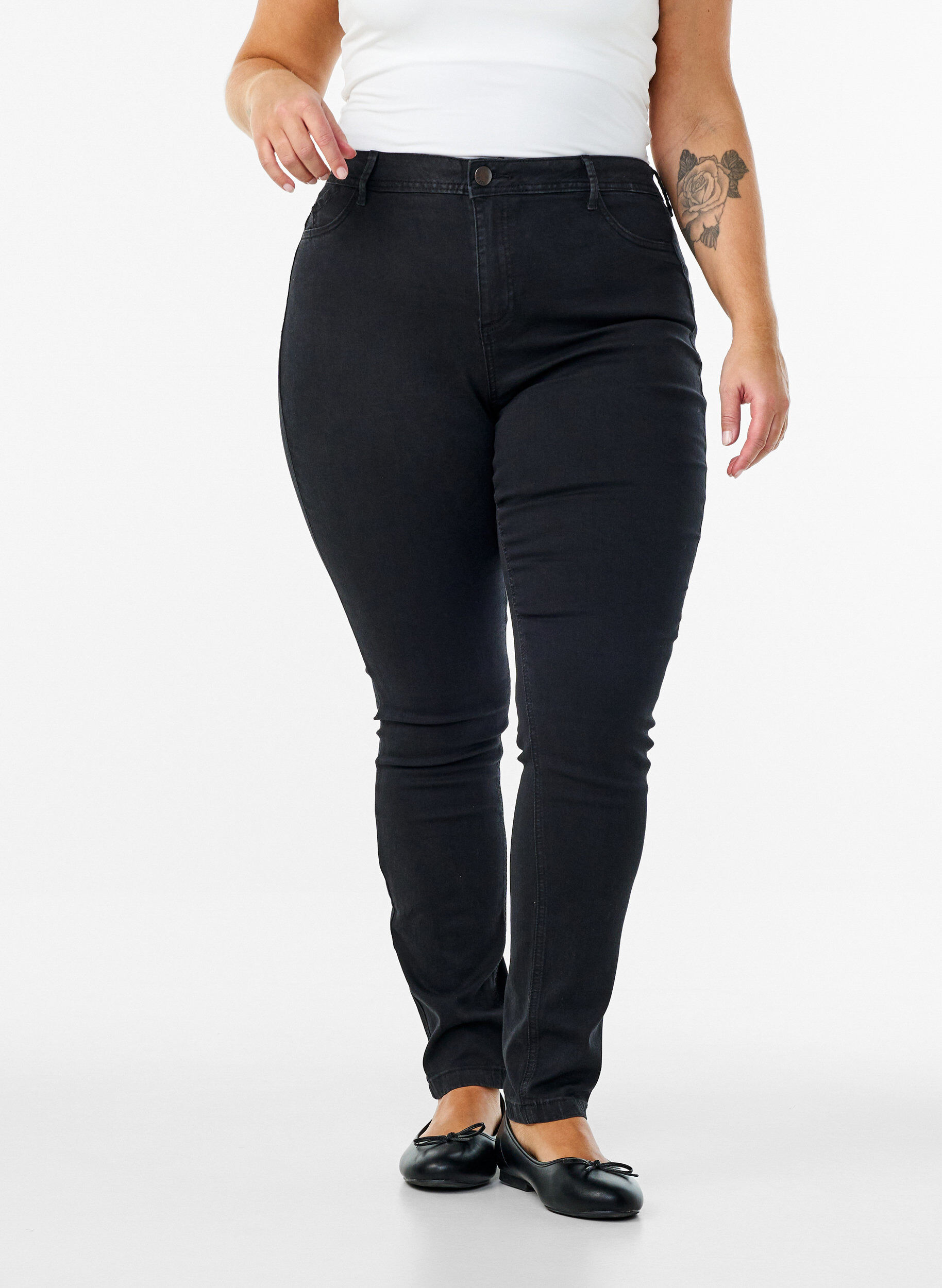 Zizzi Jean super slim Amy &agrave; taille haute, Noir, Model image number 2