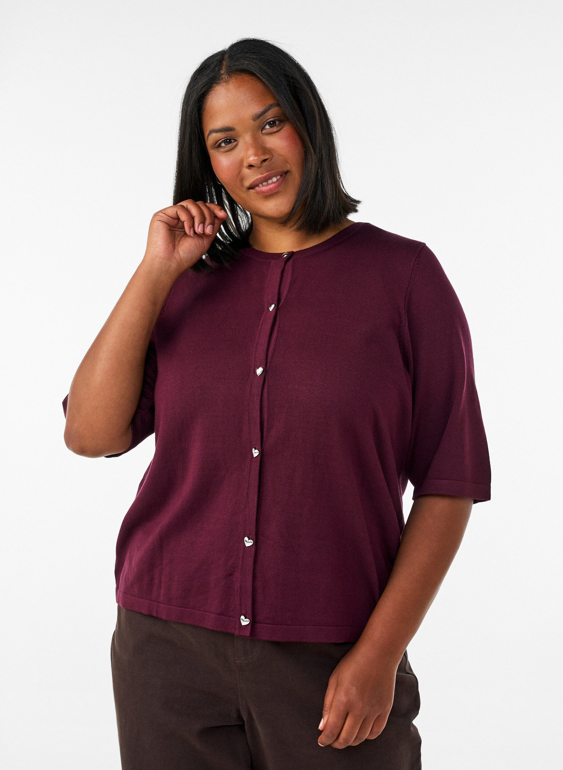 Gebreid vest met hartvormige knopen en korte mouwen, Rood, Model