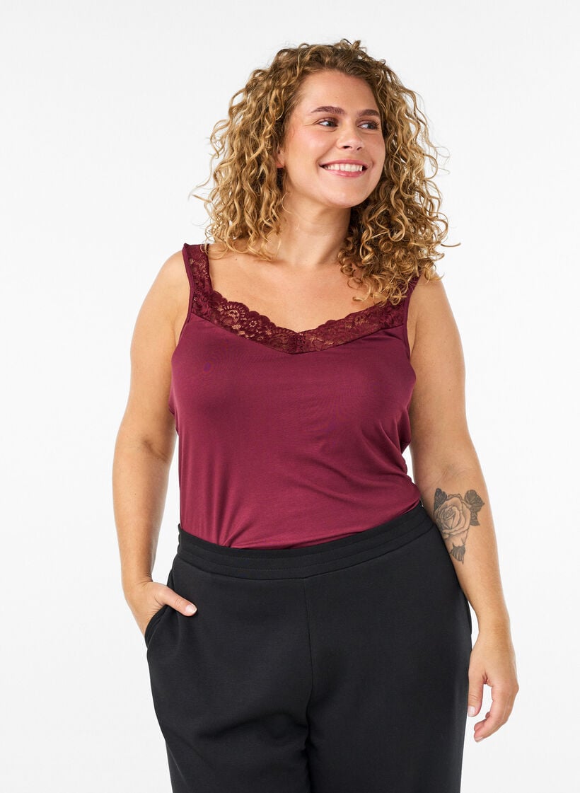 Top en viscose avec bord en dentelle, Bordeaux, Model image number 0