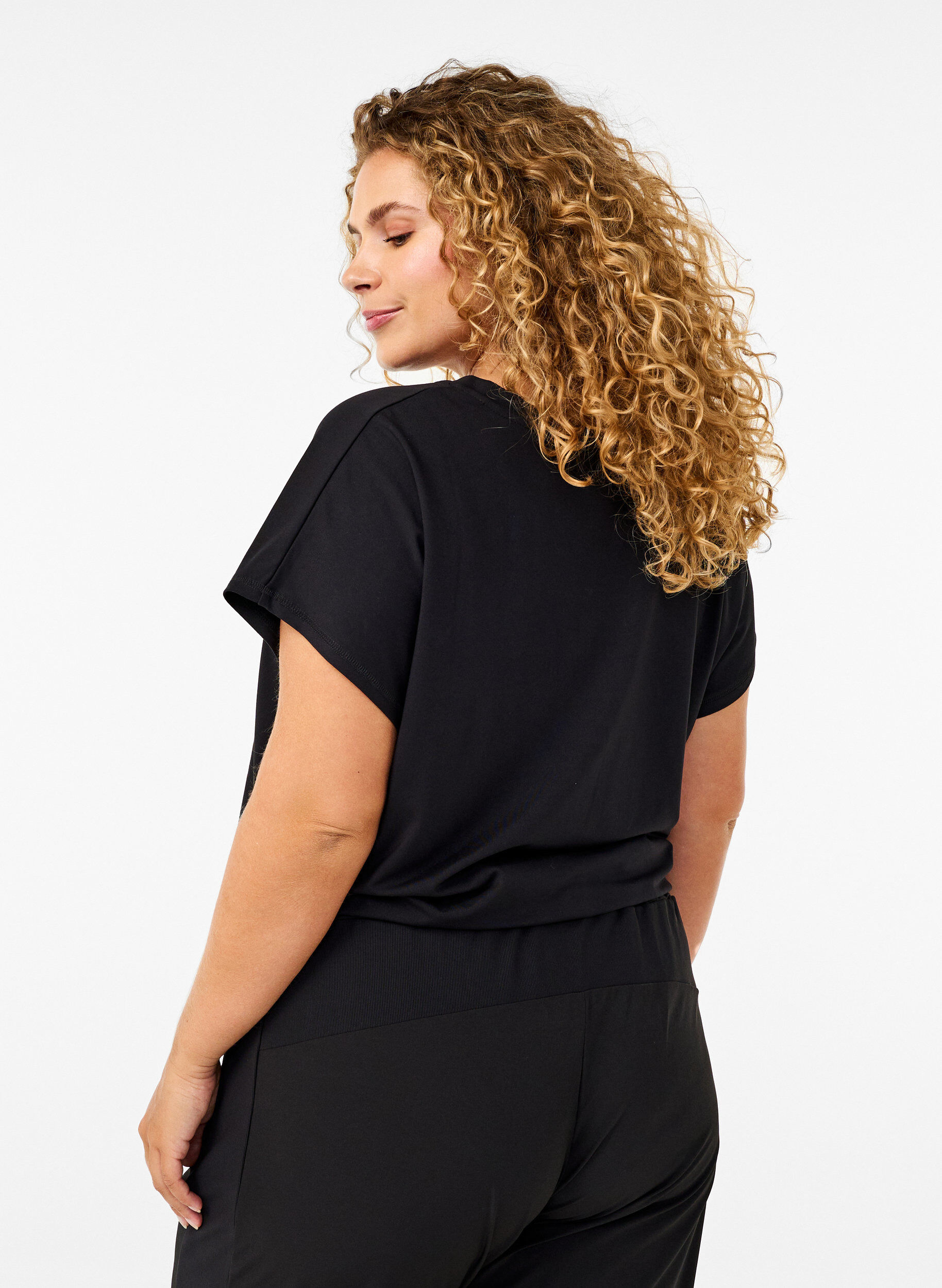 Zizzi T-shirt d&rsquo;entra&icirc;nement col en V, Black, Model image number 1