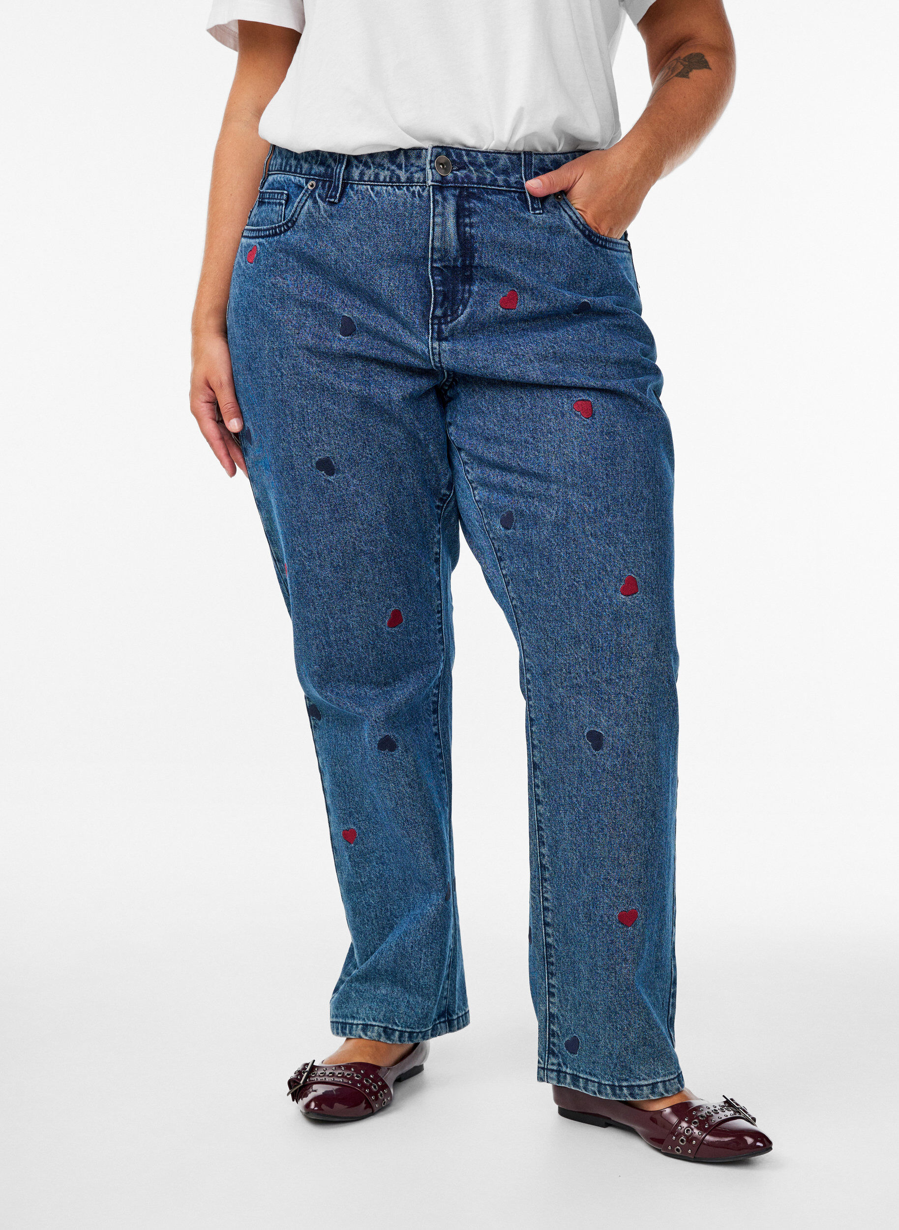 Zizzi Jean Gemma taille haute avec broderies, Bleu, Model image number 2