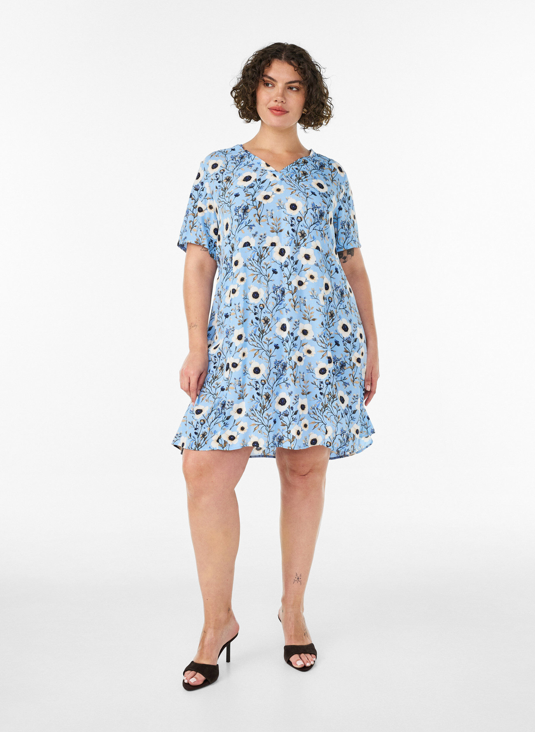 ZizziRobe courte avec imprim&eacute; floral, Bleu, Model image number 1