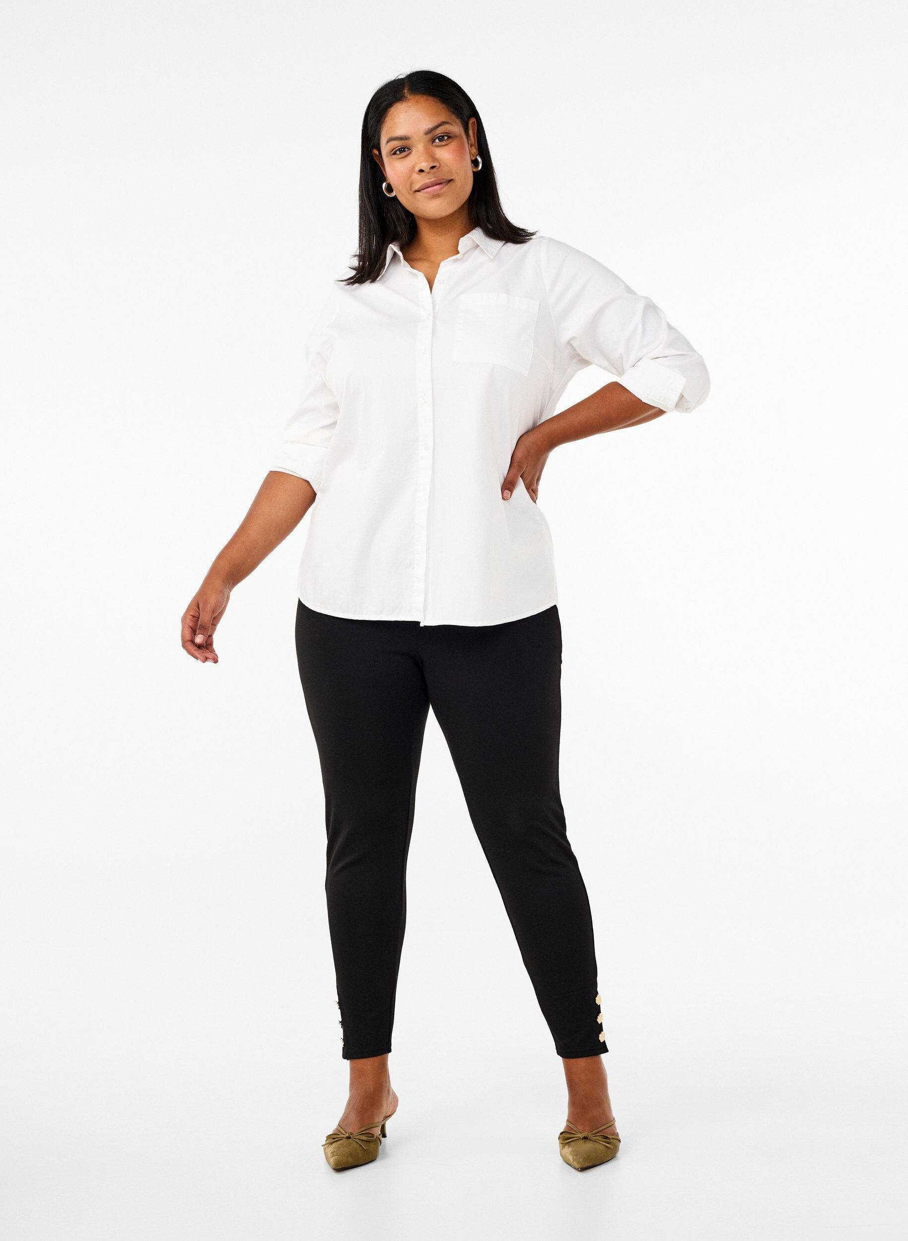 Zizzi Le leggings en viscose avec des d&eacute;tails de bouton, Noir, Model image number 0