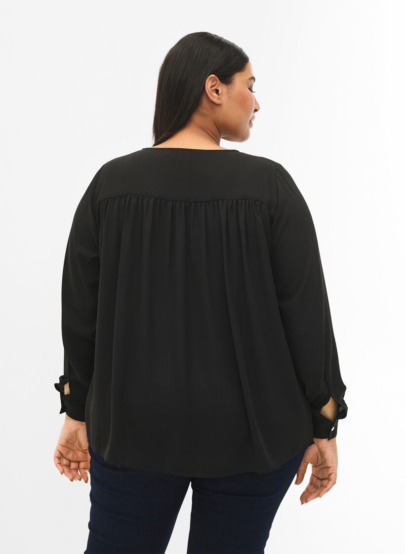 Blouse à manches longues avec des plis à l'arrière, Black, Model image number 1