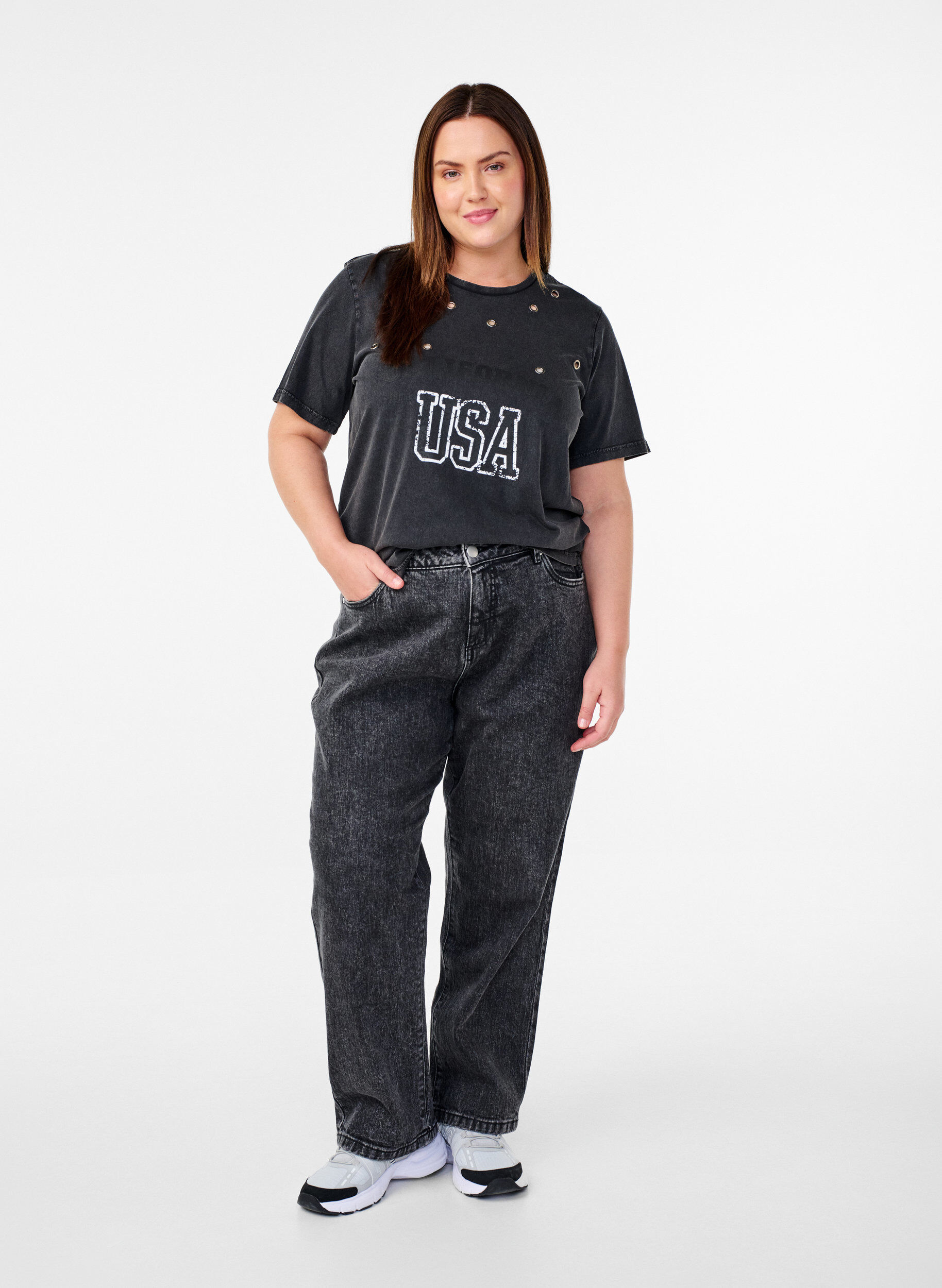 Zizzi T-shirt avec &oelig;illets et imprim&eacute;, Grey Washed , Model image number 2