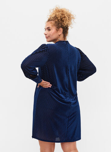 Robe texturée en velours, Evening Blue, Model image number 1
