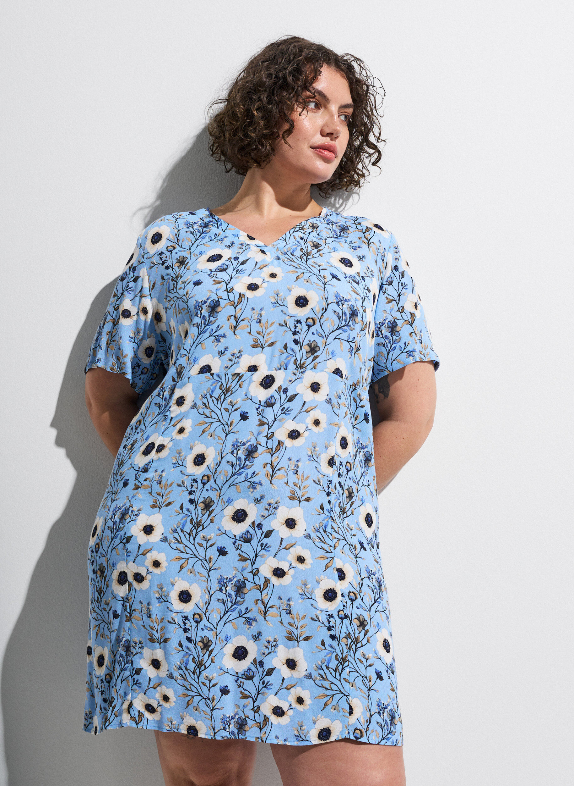 Robe courte avec imprim&eacute; floral