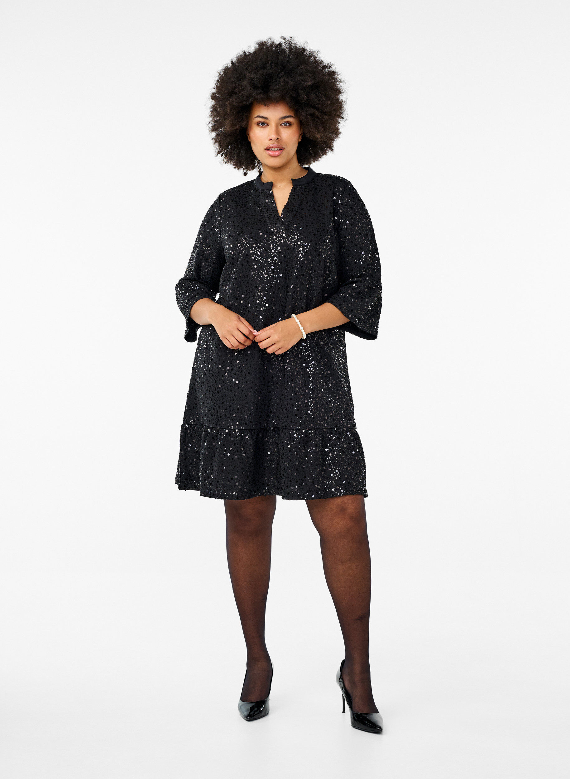 Zizzi Robe &agrave; paillettes avec col en V et manches 3/4, Black w. Bl. Sequins, Model image number 2