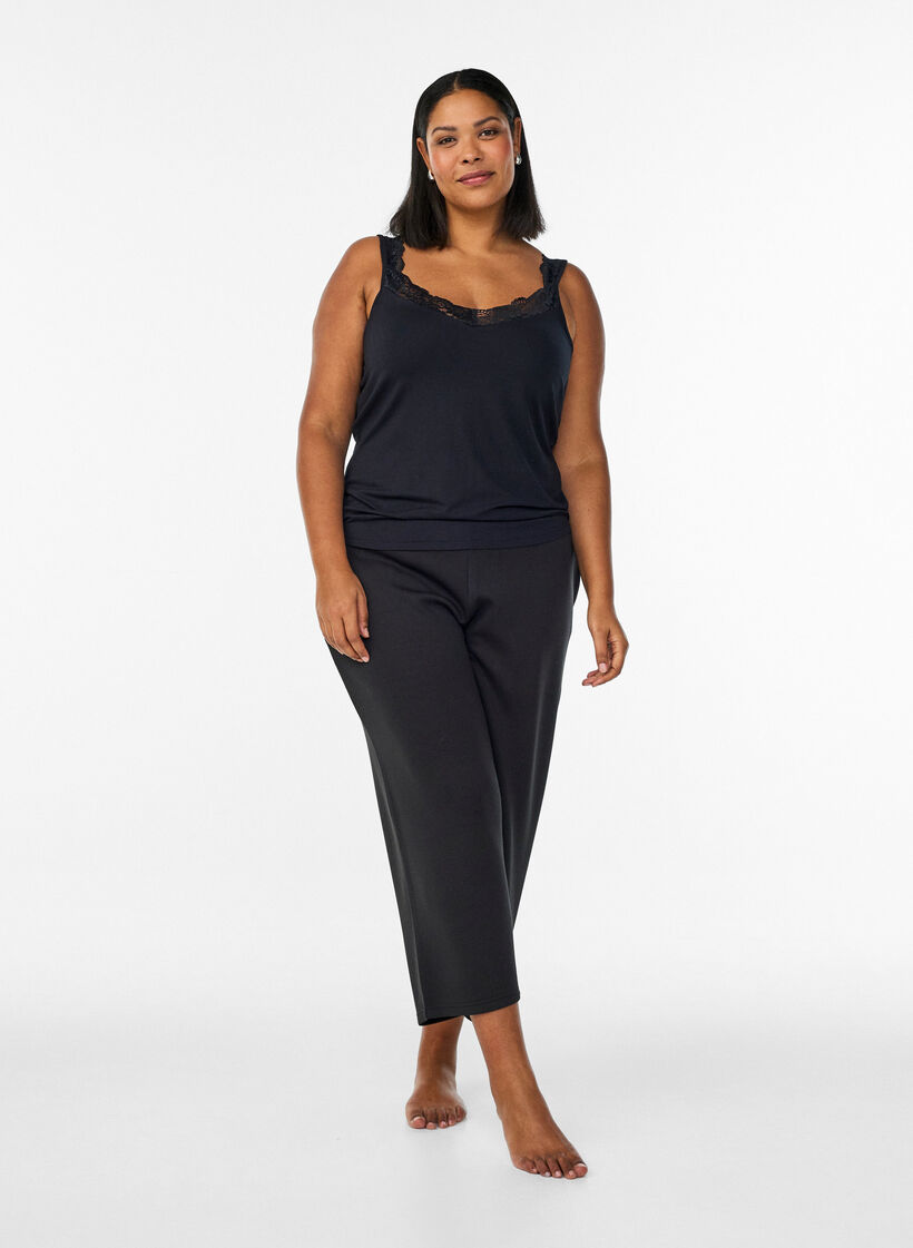 Top en viscose avec bord en dentelle, Noir, Model image number 1