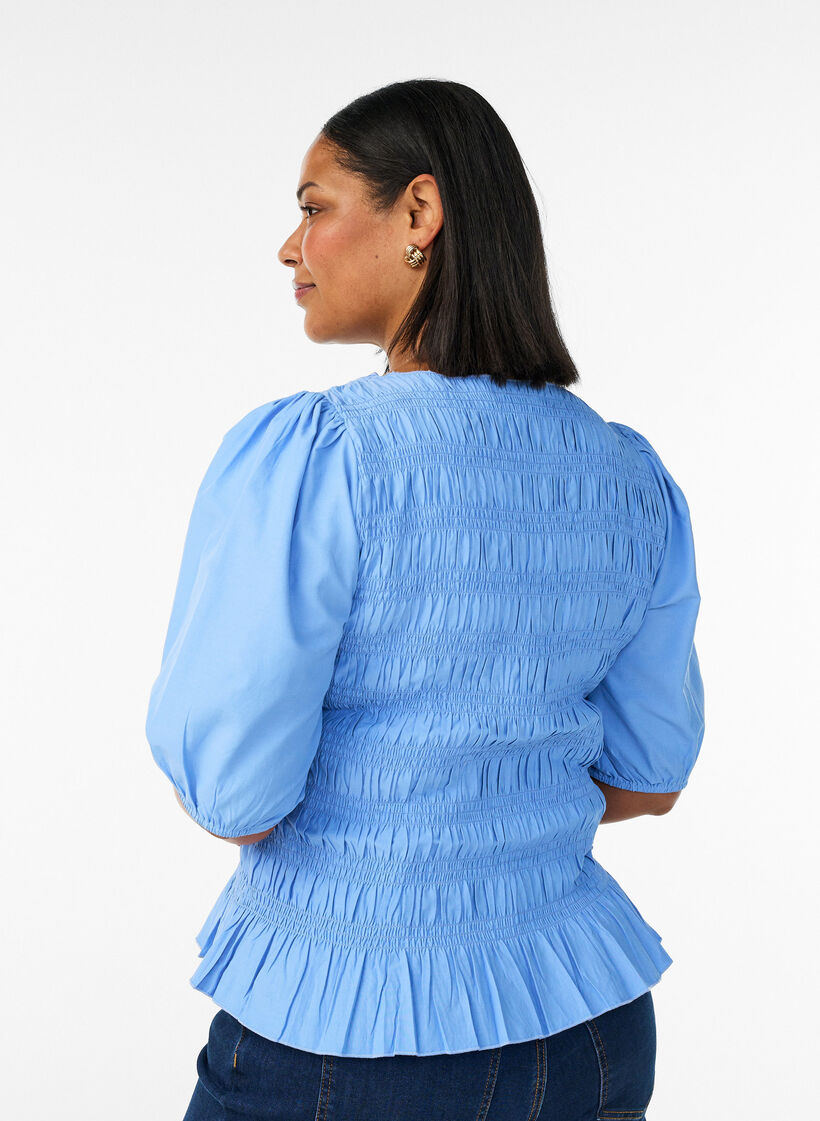 Blouse smock&eacute;e avec ourlet &agrave; volants et col bateau, Bleu, Model image number 2
