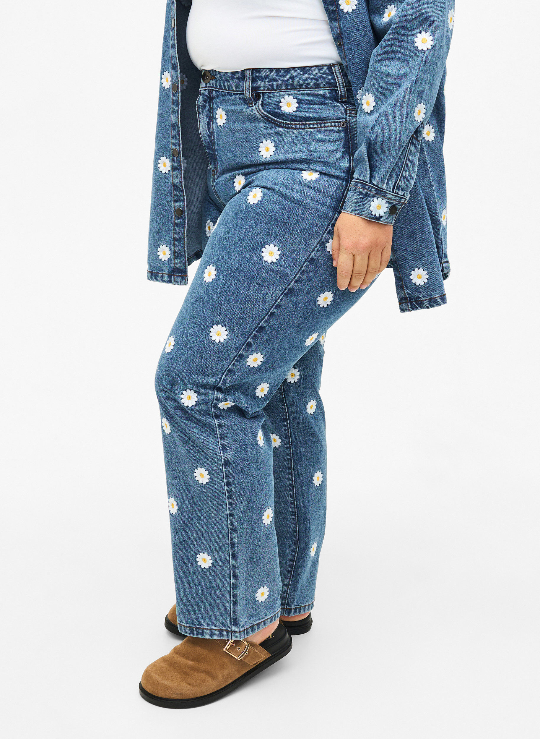 ZizziGemma jeans met hoge taille en madeliefjes, Blauw, Model image number 2