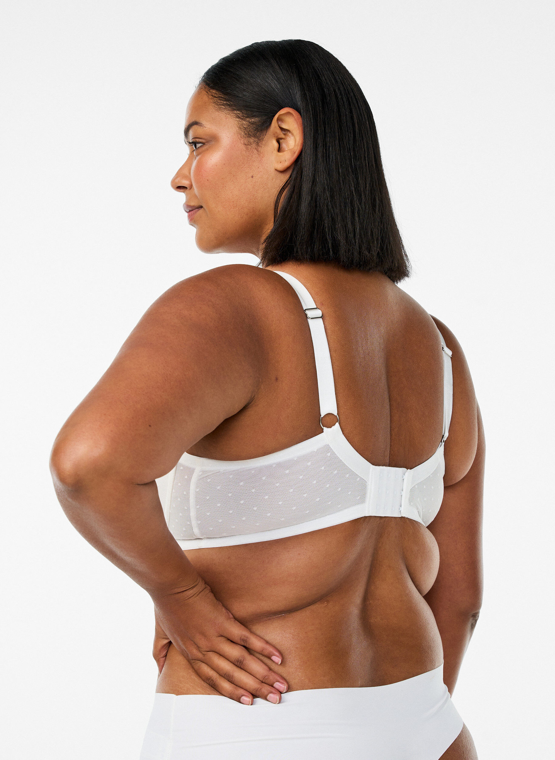 Zizzi Soutien-gorge rembourr&eacute; en dentelle avec d&eacute;tails en maille, Blanc, Model image number 2