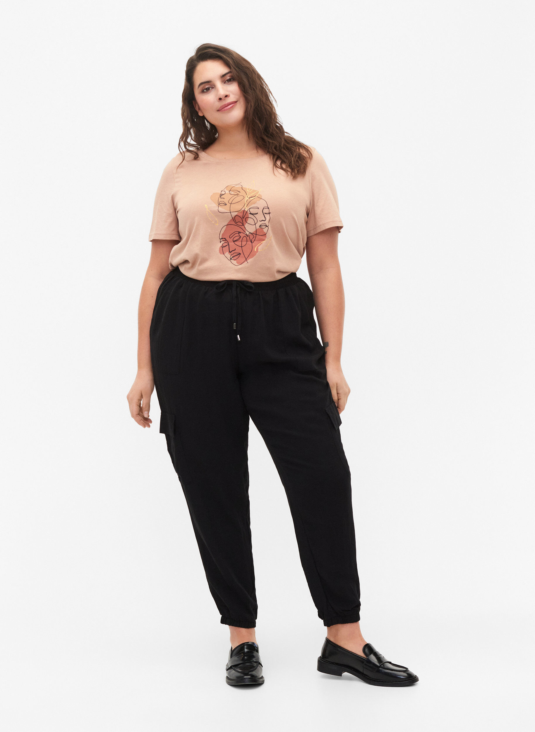 Zizzi Pantalon ample en viscose avec grandes poches, Black, Model image number 0