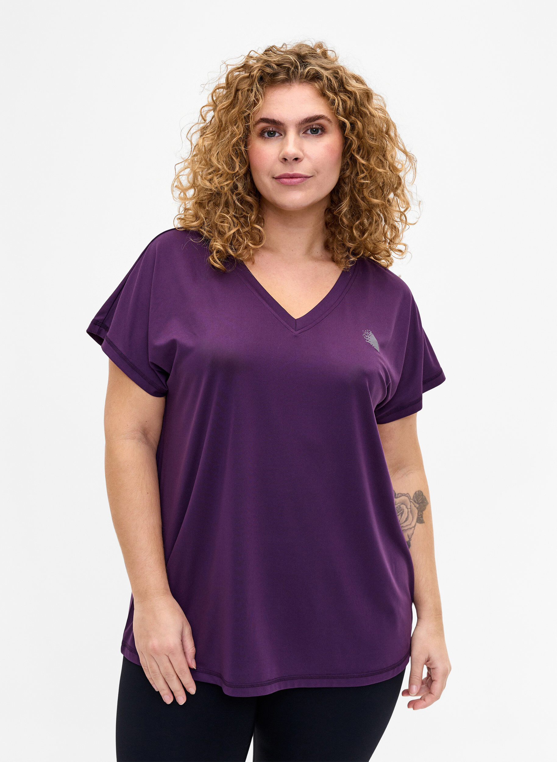 Zizzi T-shirt de sport ample avec col en V, Purple Pennant, Model image number 0
