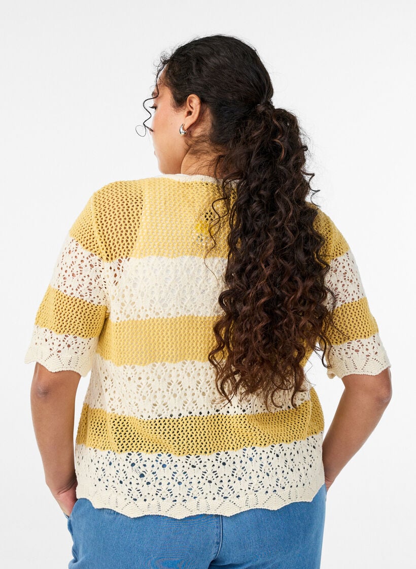 Cardigan en maille avec broderie ajour&eacute;e et rayures, Jaune moutarde, Model image number 2