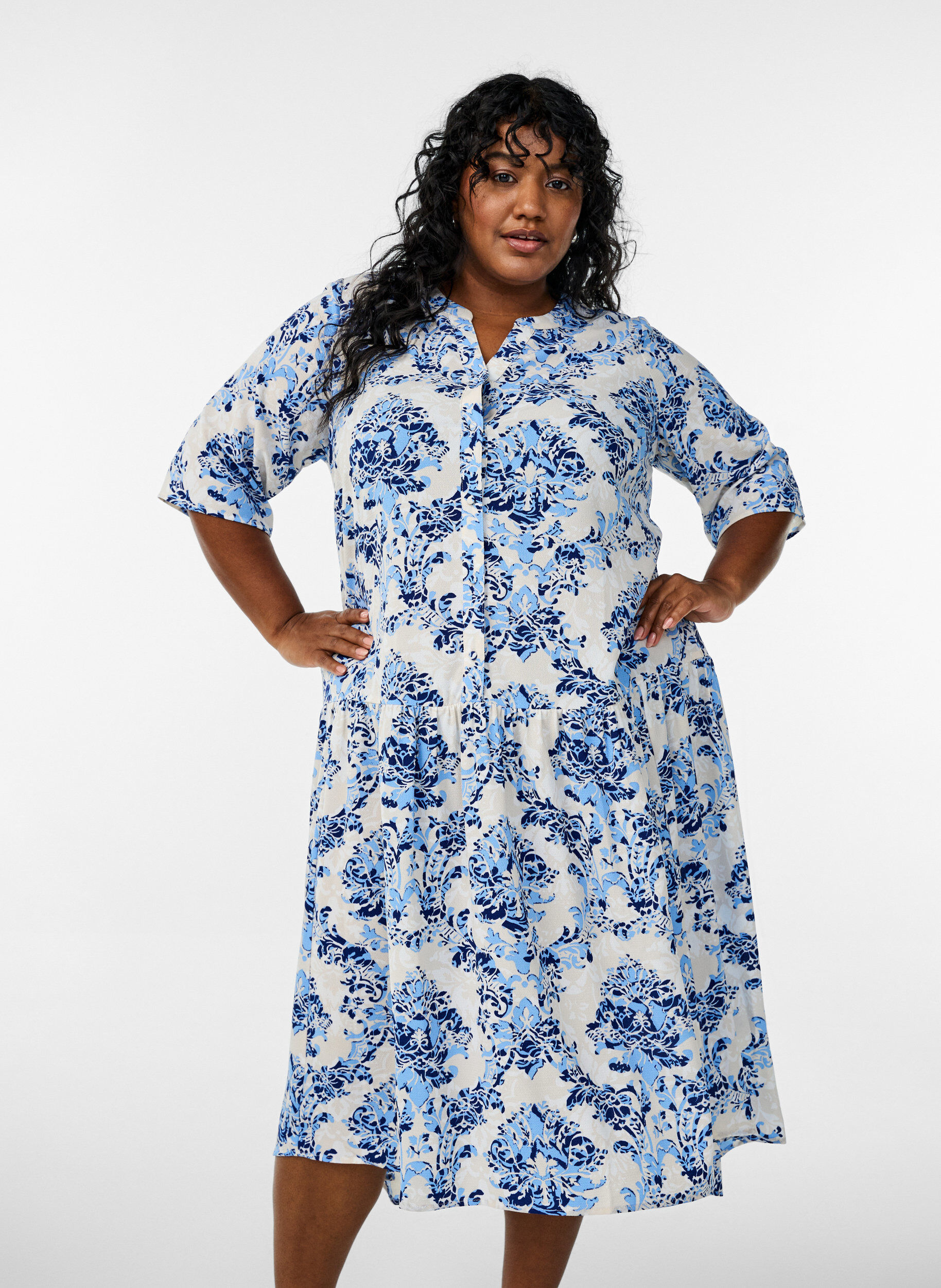 Robe midi de forme A avec manches courtes, Beige, Model