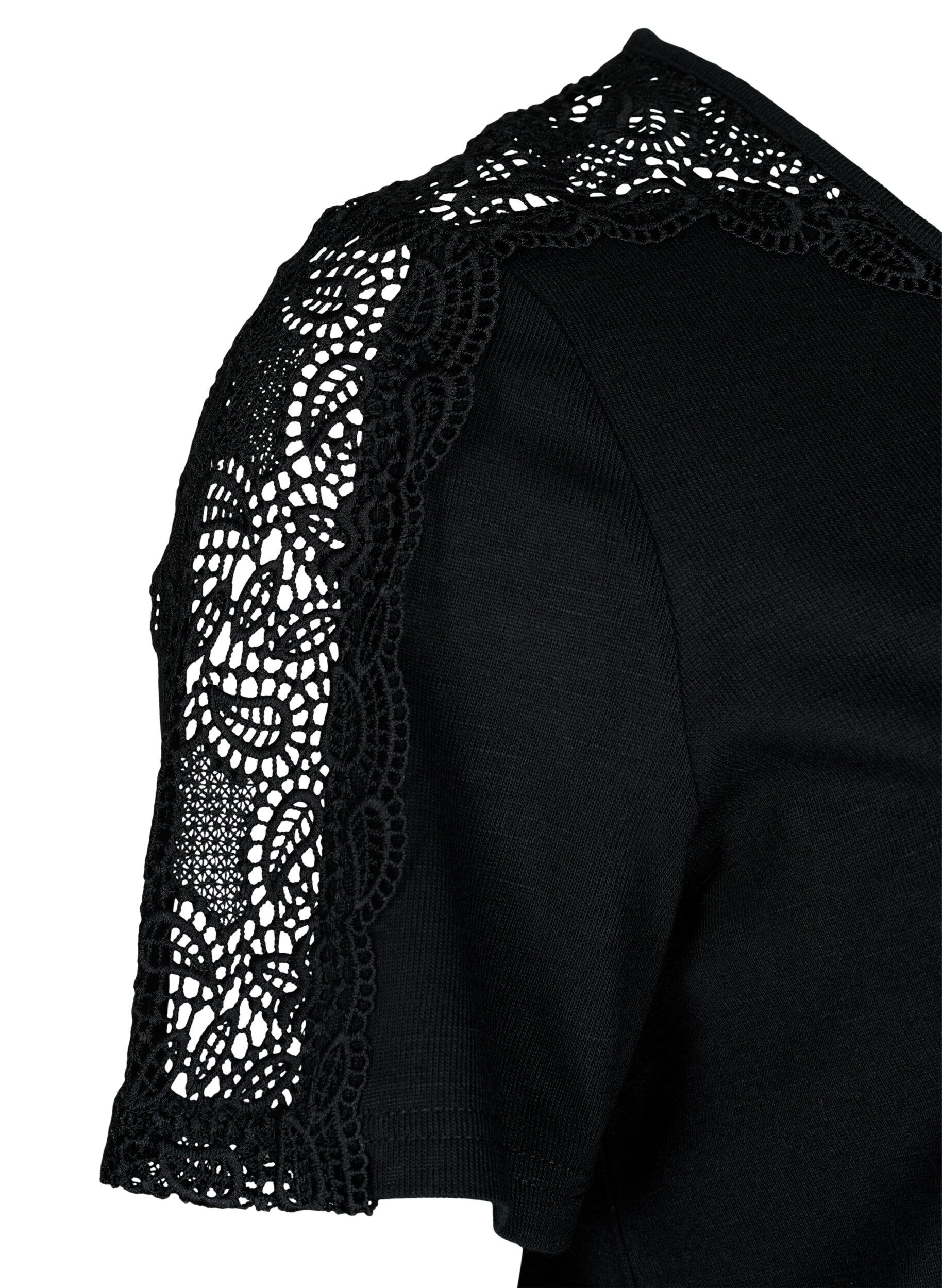 Zizzi Blouse &agrave; manches courtes avec dentelle et col en V, Black, Packshot image number 3