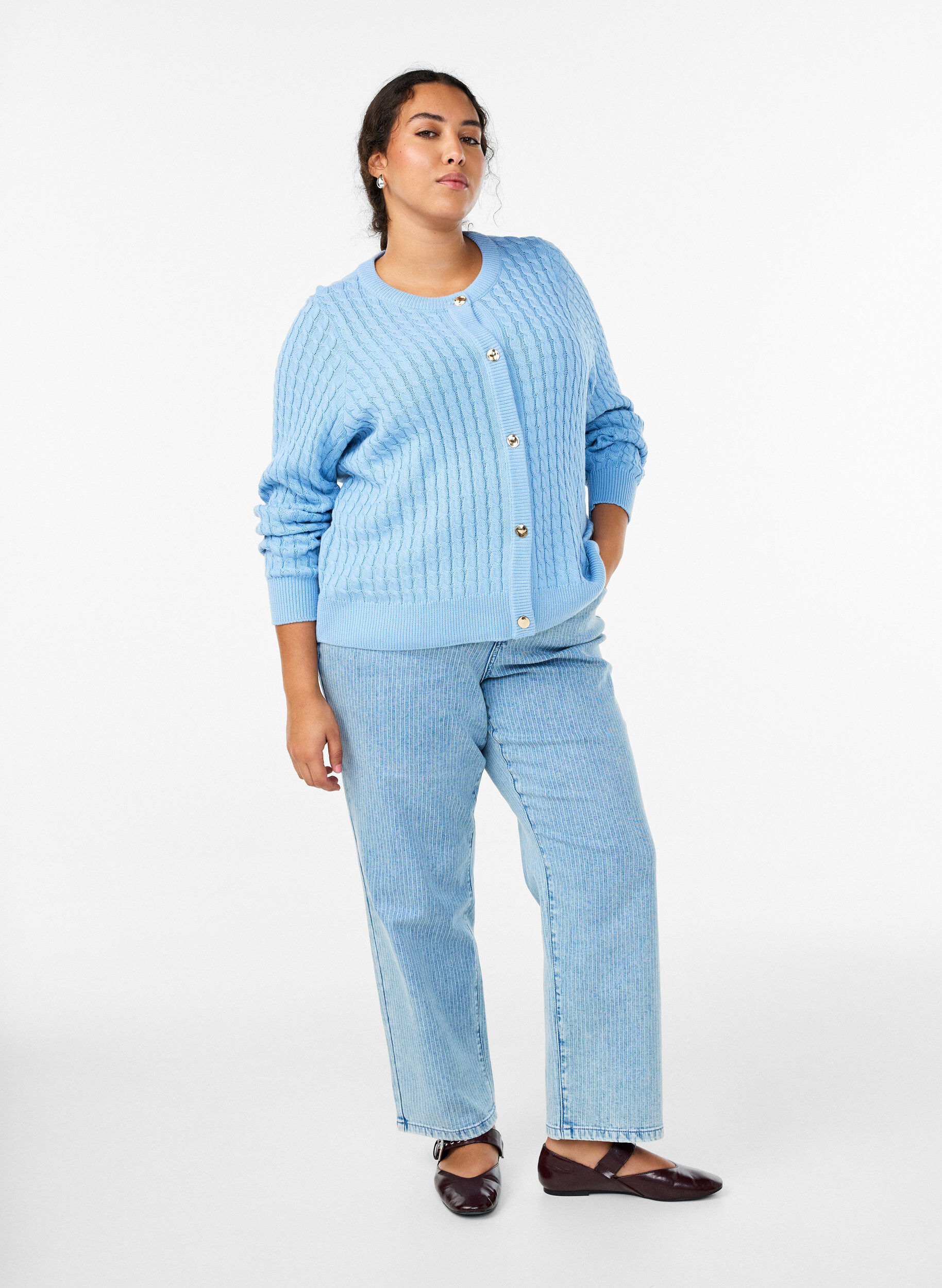 ZizziKabelgebreid vest met gouden knopen, Blauw, Model image number 1