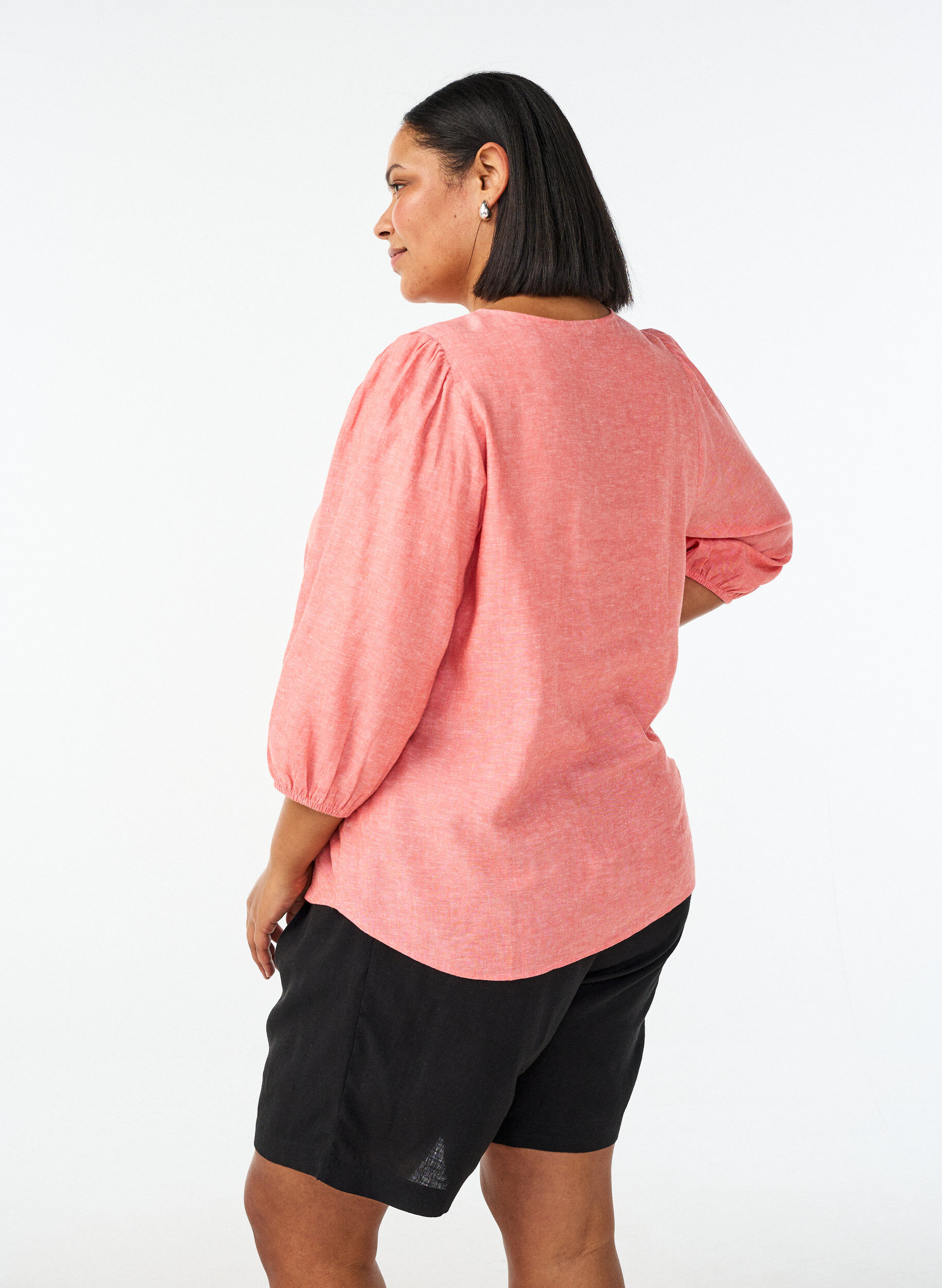 Zizzi Short taille haute en lin et viscose, Noir, Model image number 2