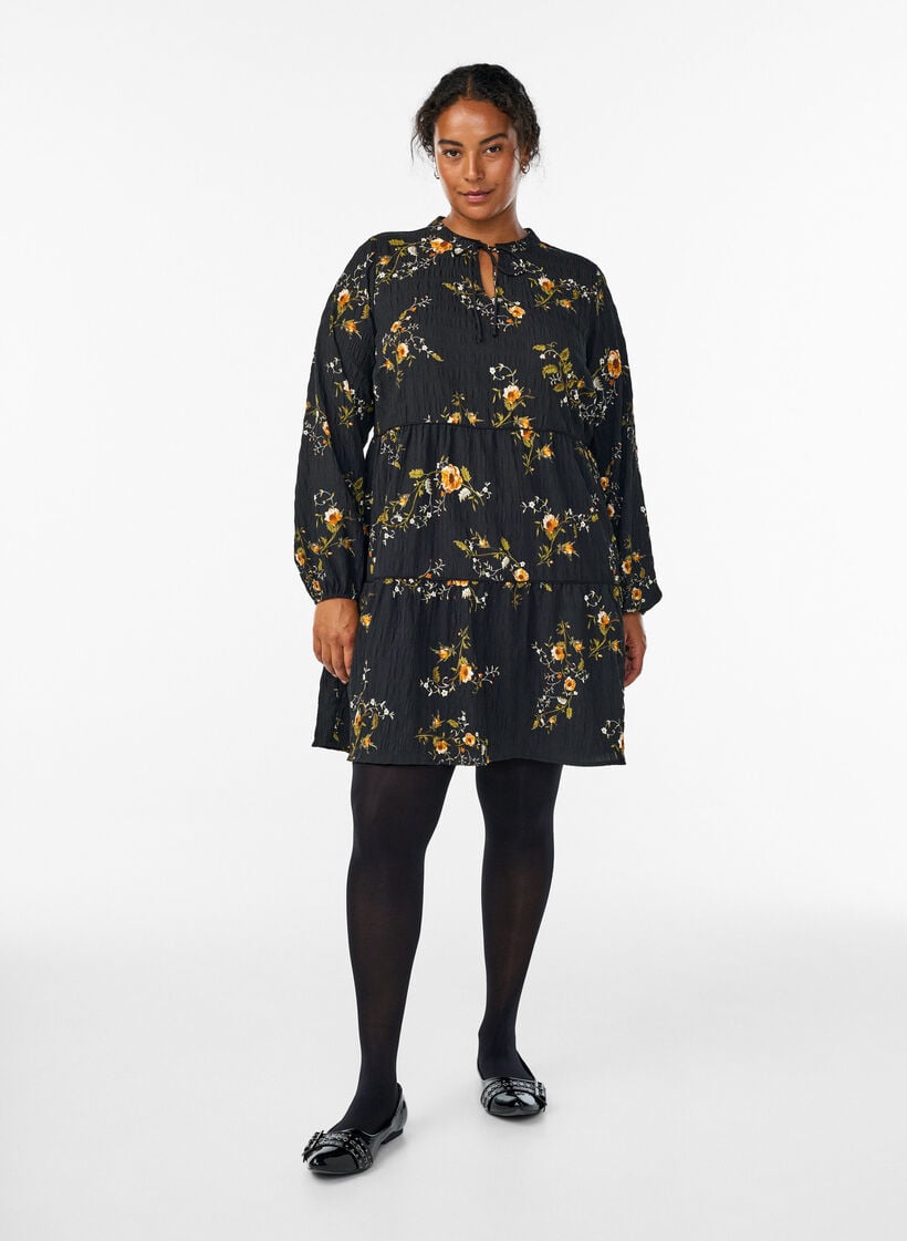 Jurk met bloemenprint en striksluiting, Zwart, Model image number 1