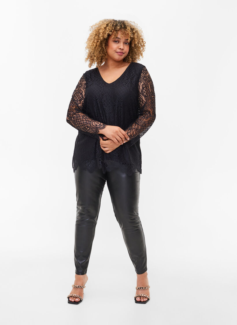 Blouse en dentelle à manches longues avec col en V, Black, Model image number 2