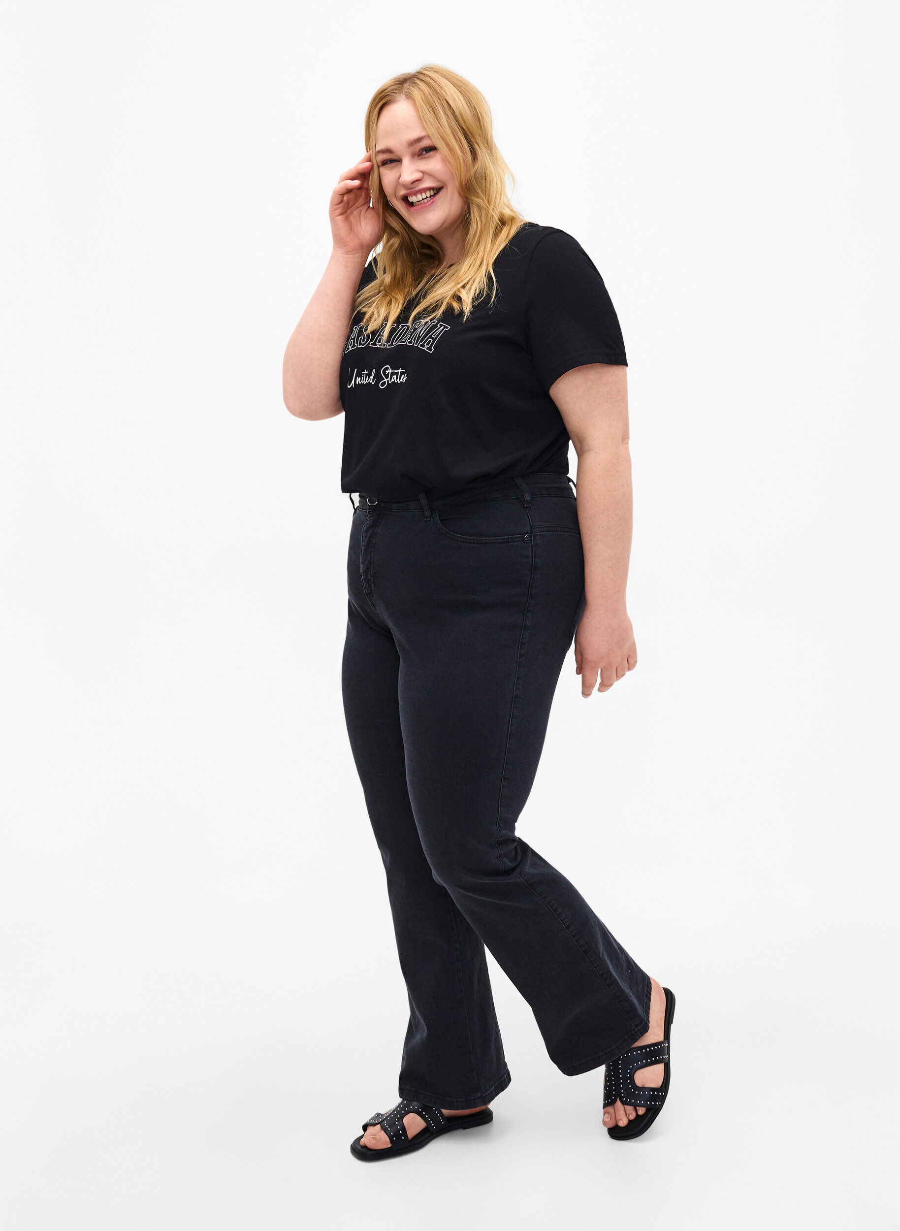 Zizzi T-shirt en coton avec texte, Black W. Pasadena, Model image number 2