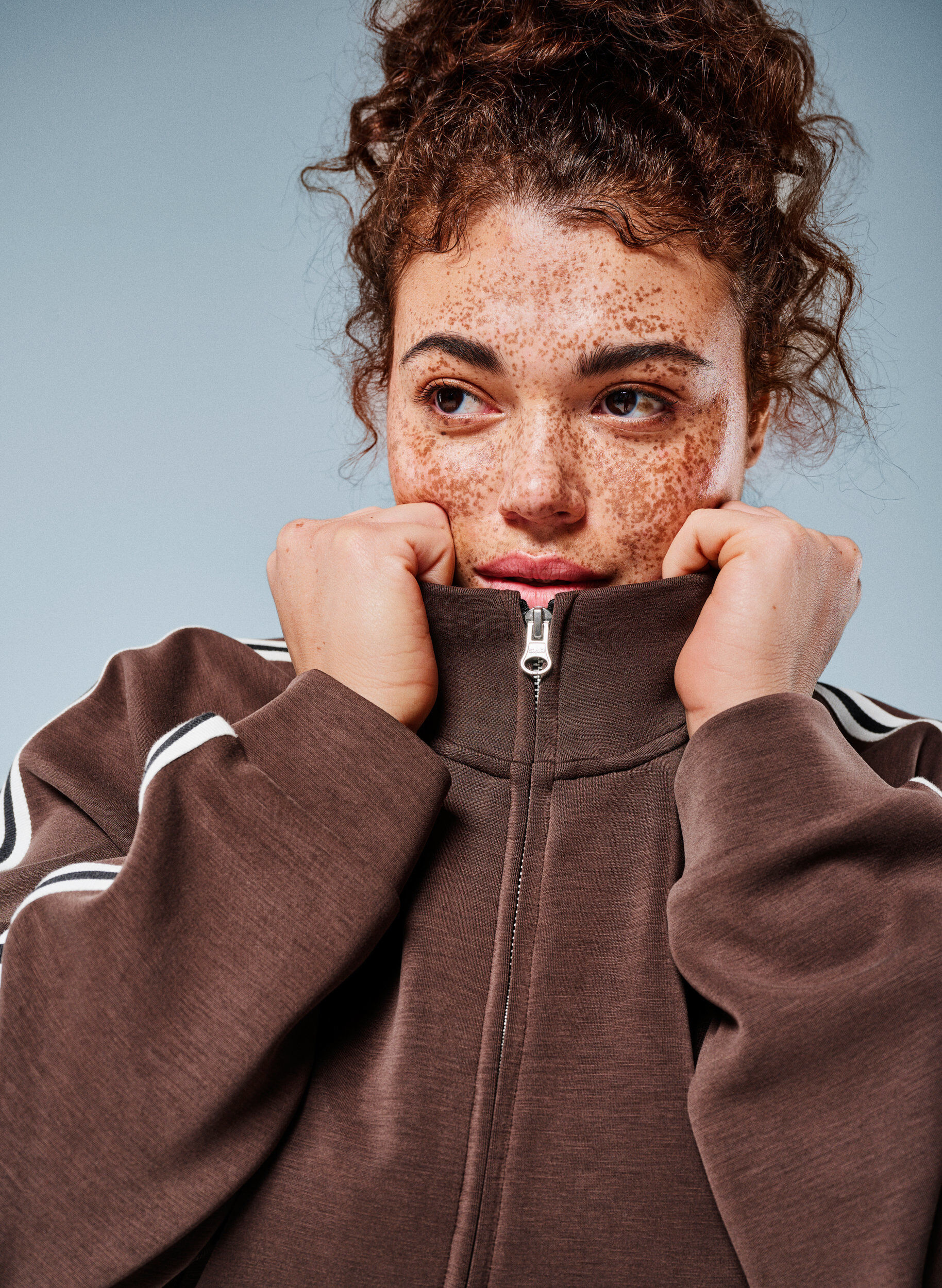 Trainingtop met hoge hals met strepen op de mouwen