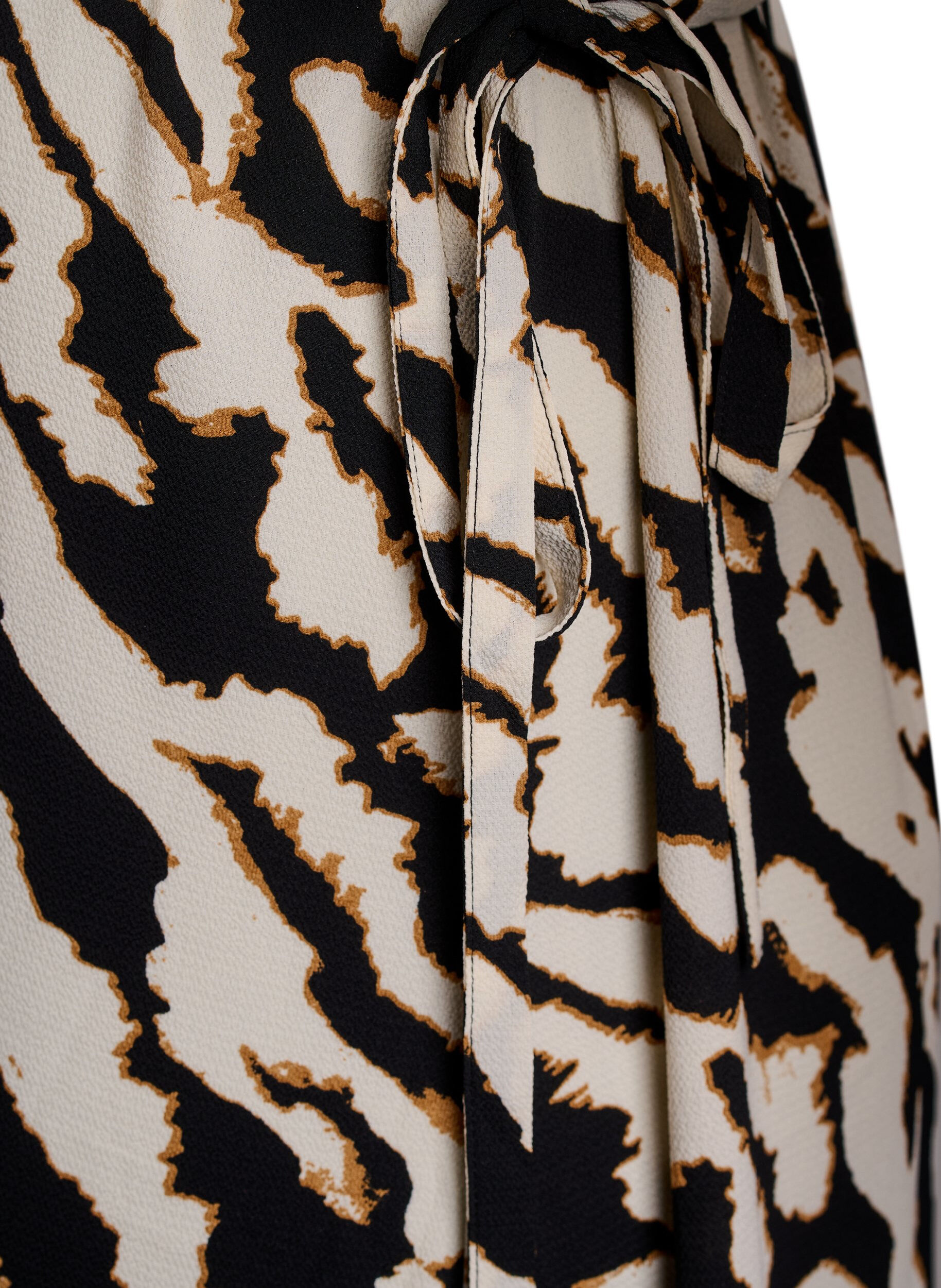 Zizzi Robe portefeuille &agrave; manches courtes avec imprim&eacute;, Noir, Packshot image number 3