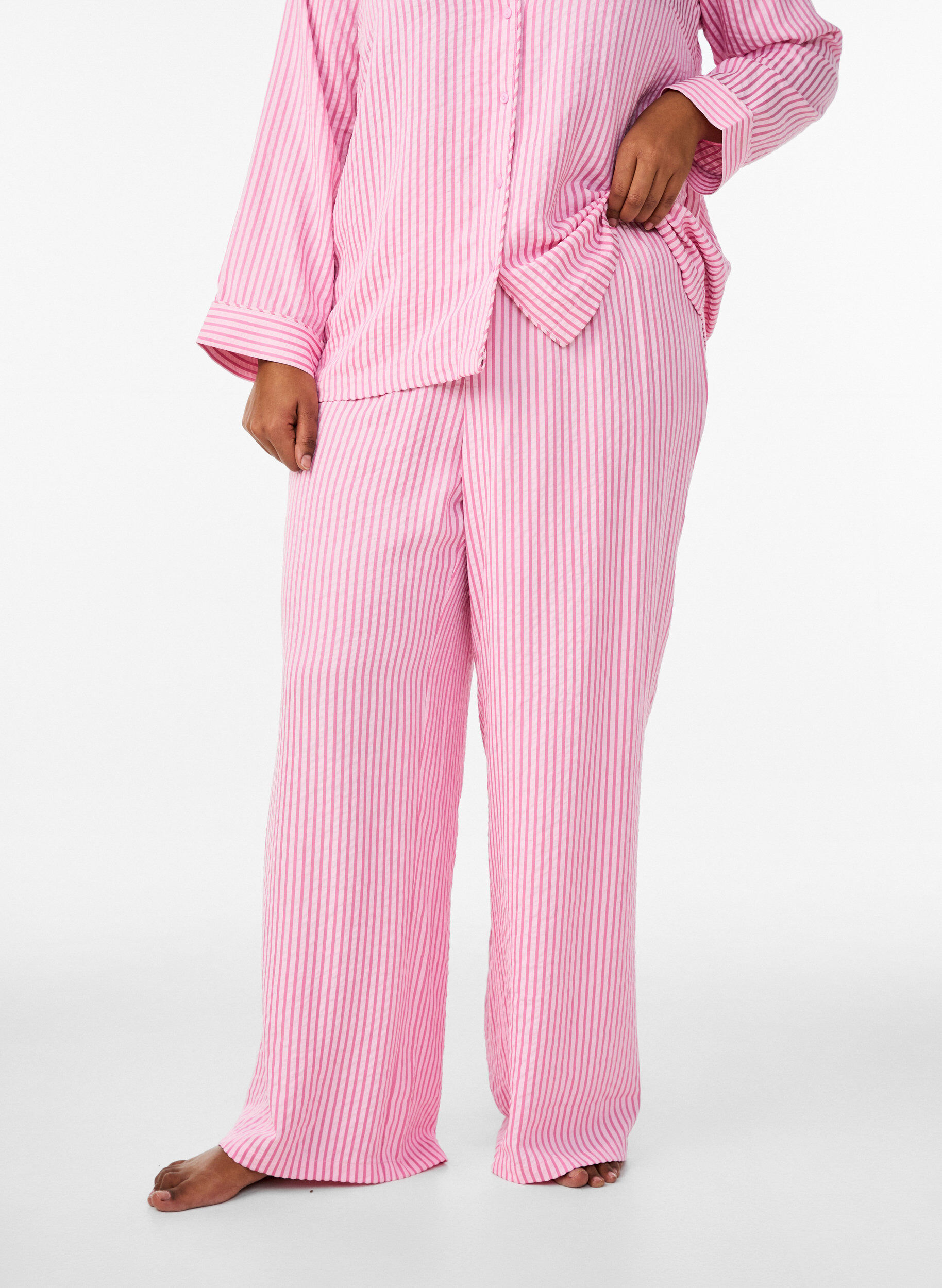 ZizziLosse seersucker-pyjamabroek met hoge taille, Roze, Model image number 2