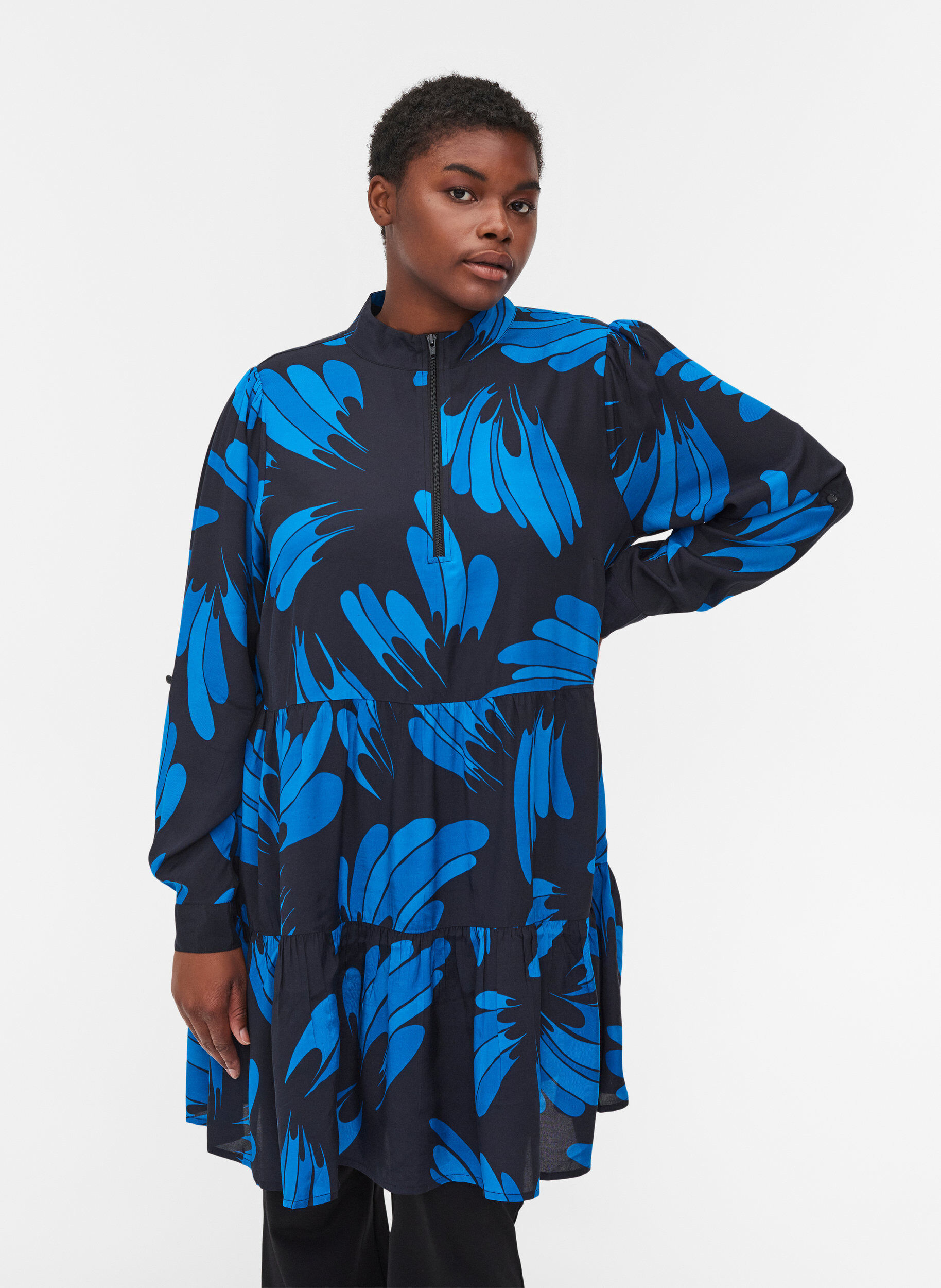Zizzi Tunique en viscose imprim&eacute;e avec fermeture &eacute;clair, Dark Blue AOP, Model image number 0