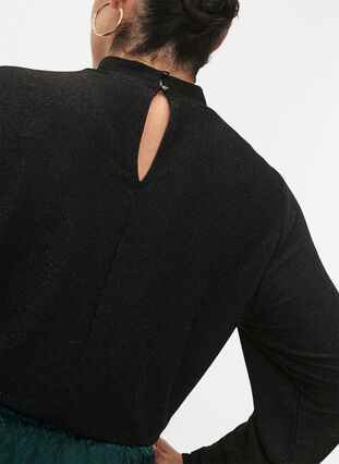 Blouse scintillante à manches longues avec décolleté arrondi et détail en V, Black Black, Model image number 2