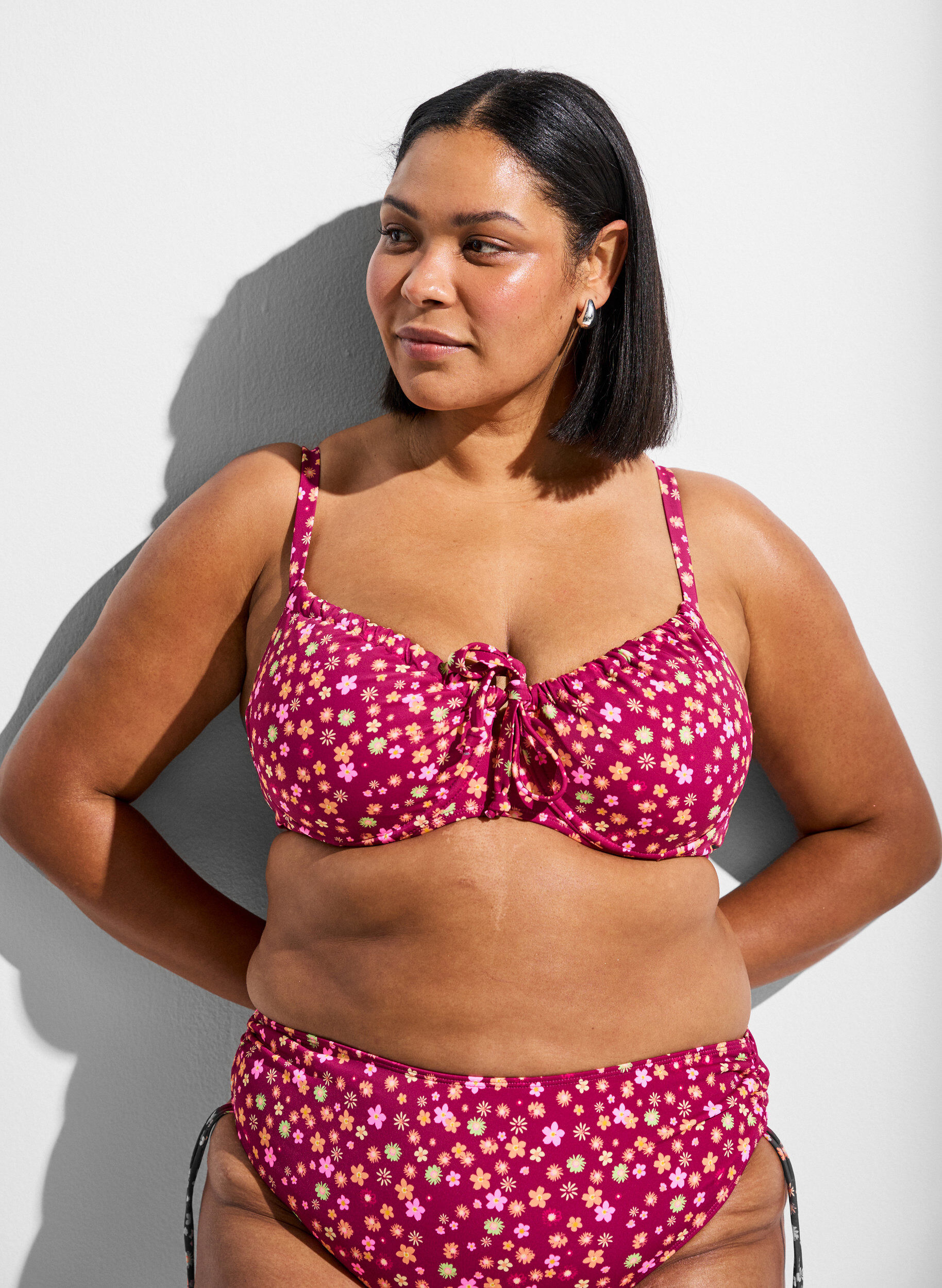 ZizziBeugel-bikinitop met strikbandjes, Rood, Model image number 0